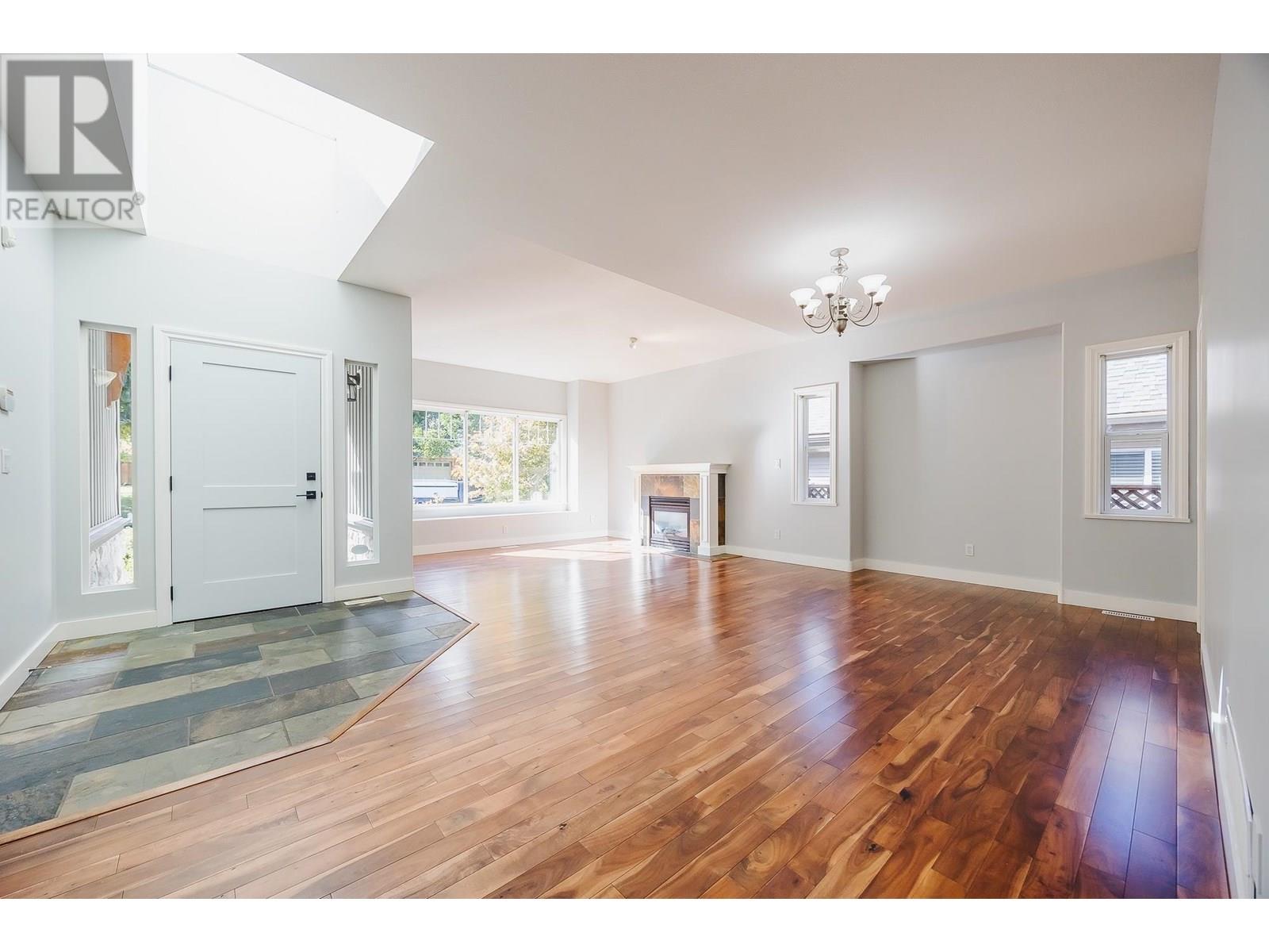 21067 Stonehouse Avenue, Maple Ridge, British Columbia  V2X 8C4 - Photo 3 - R3028717