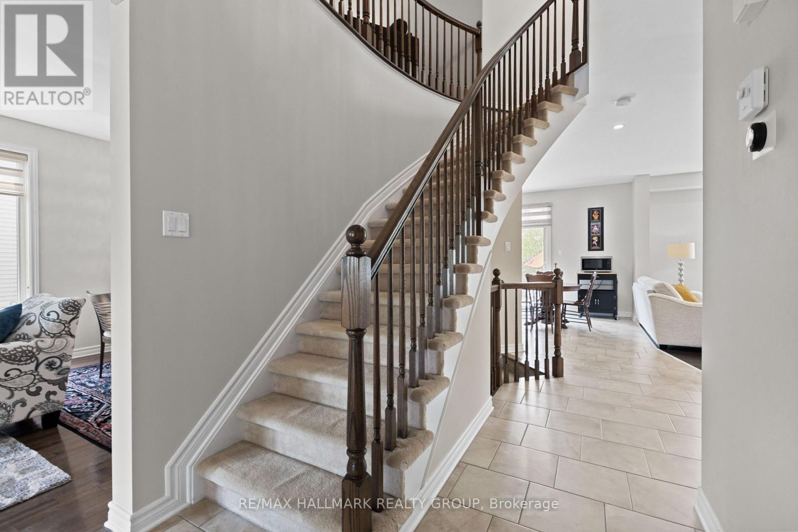 Property at 112 GRACEWOOD CRESCENT image 5