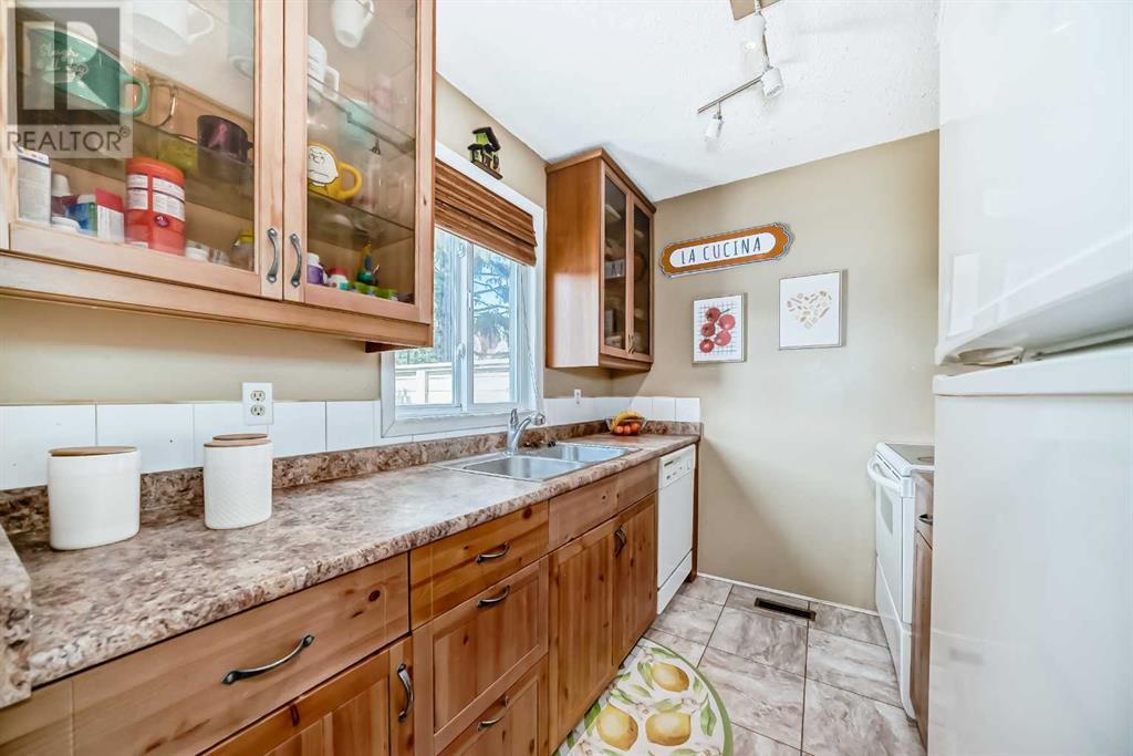 Property at 205, 829 Coach Bluff Crescent SW image 5