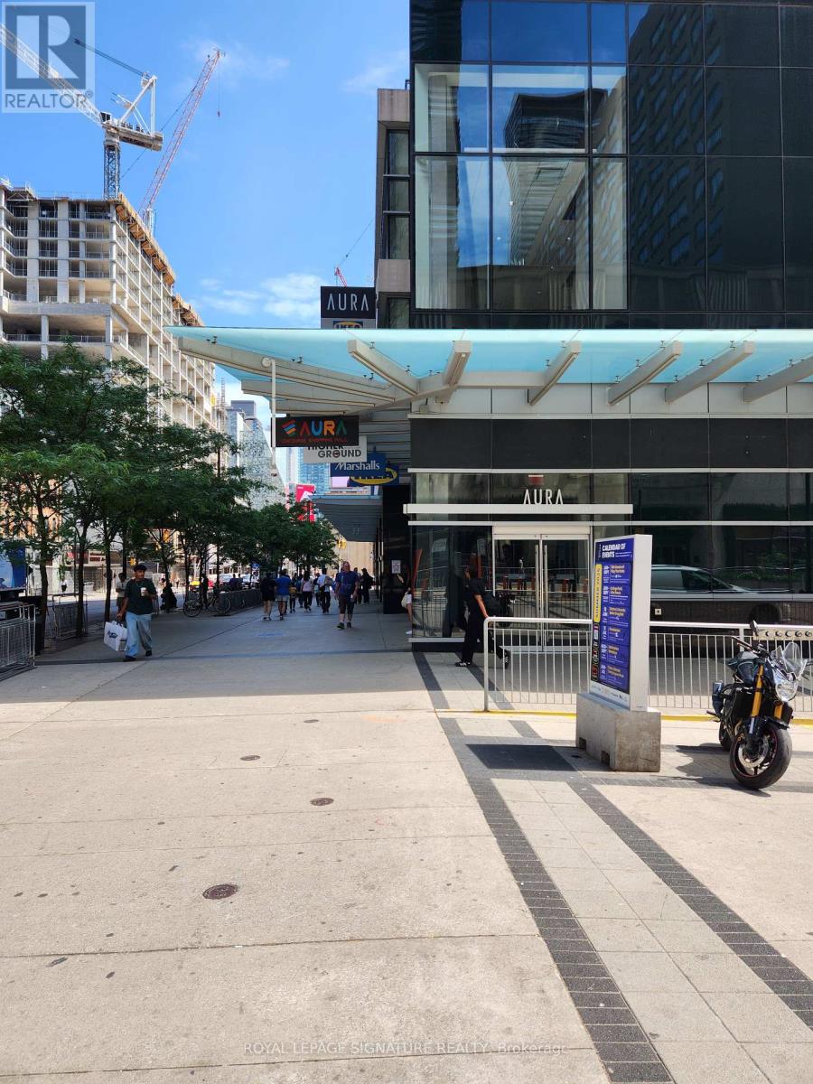 47 - 384 Yonge Street, Toronto, Ontario  M5G 2K2 - Photo 2 - C12295285