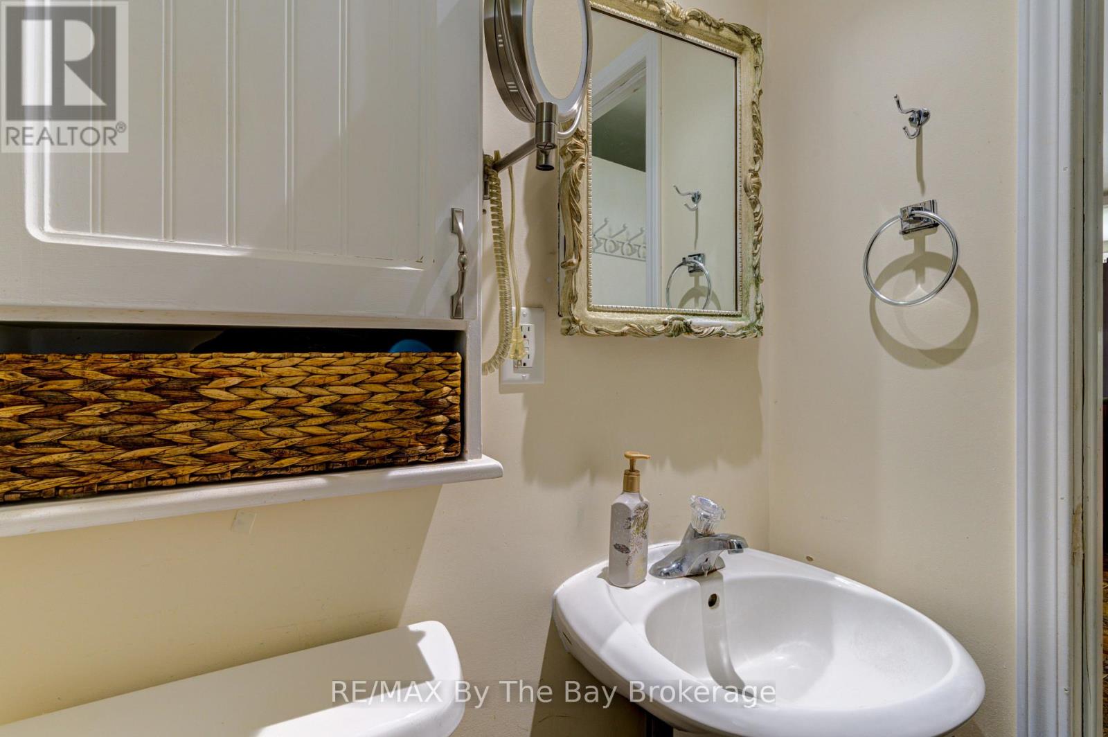 1105 Shore Lane, Wasaga Beach, Ontario  L9Z 1Z8 - Photo 11 - S12246251