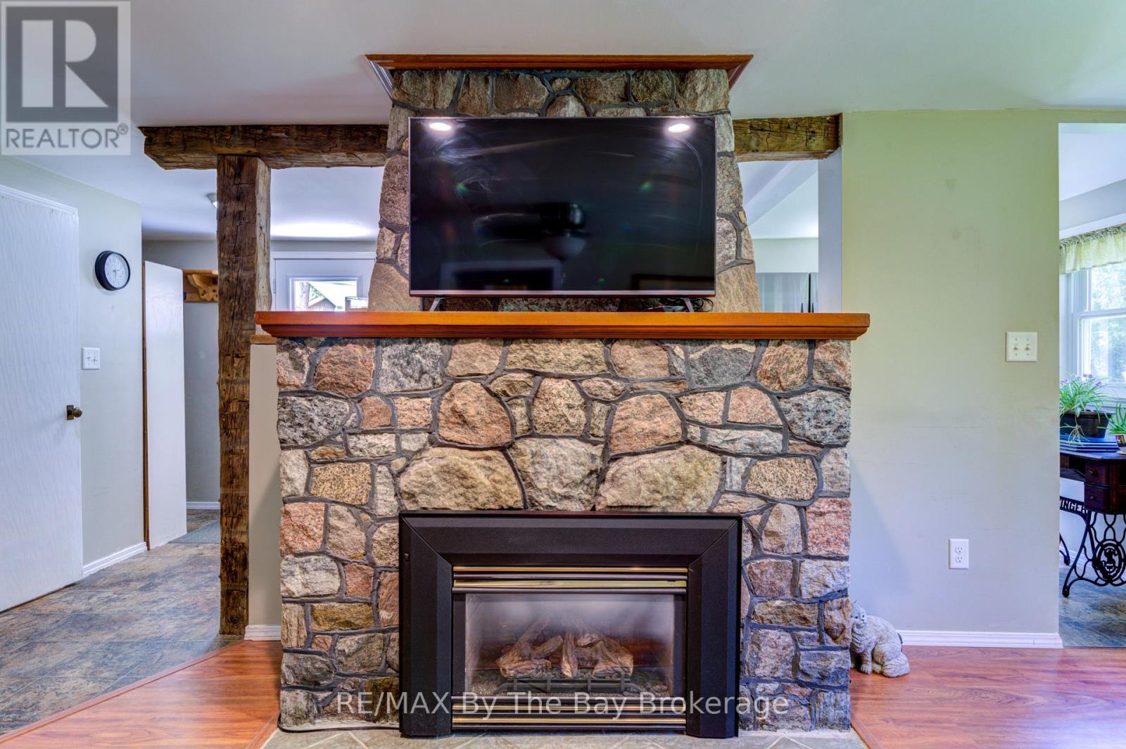 1105 Shore Lane, Wasaga Beach, Ontario  L9Z 1Z8 - Photo 15 - S12246251