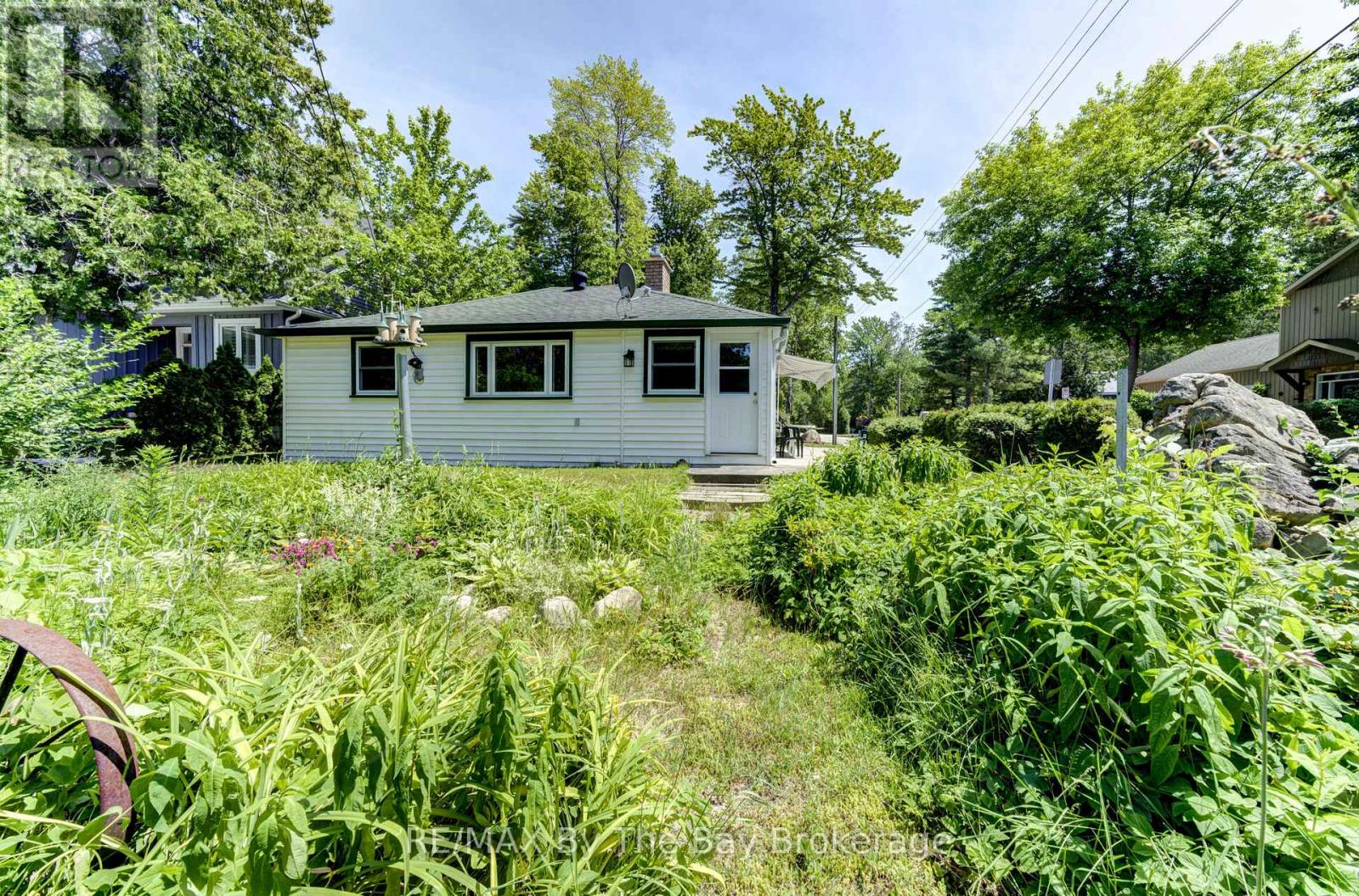 1105 Shore Lane, Wasaga Beach, Ontario  L9Z 1Z8 - Photo 25 - S12246251