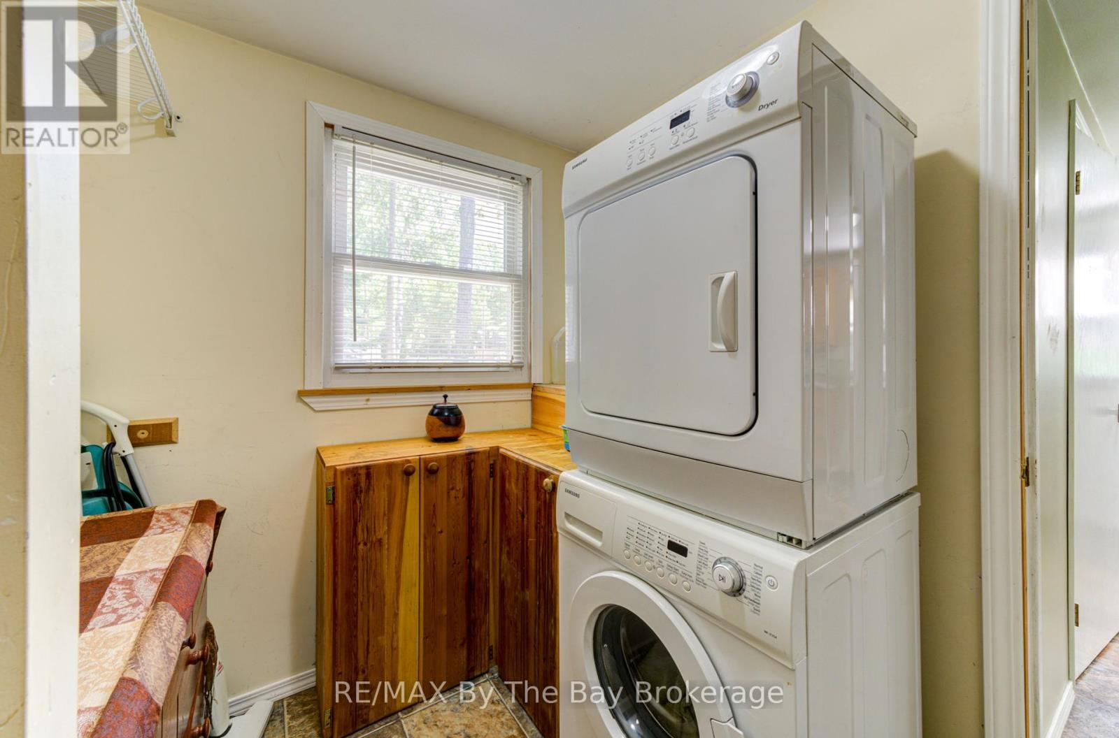 1105 Shore Lane, Wasaga Beach, Ontario  L9Z 1Z8 - Photo 9 - S12246251