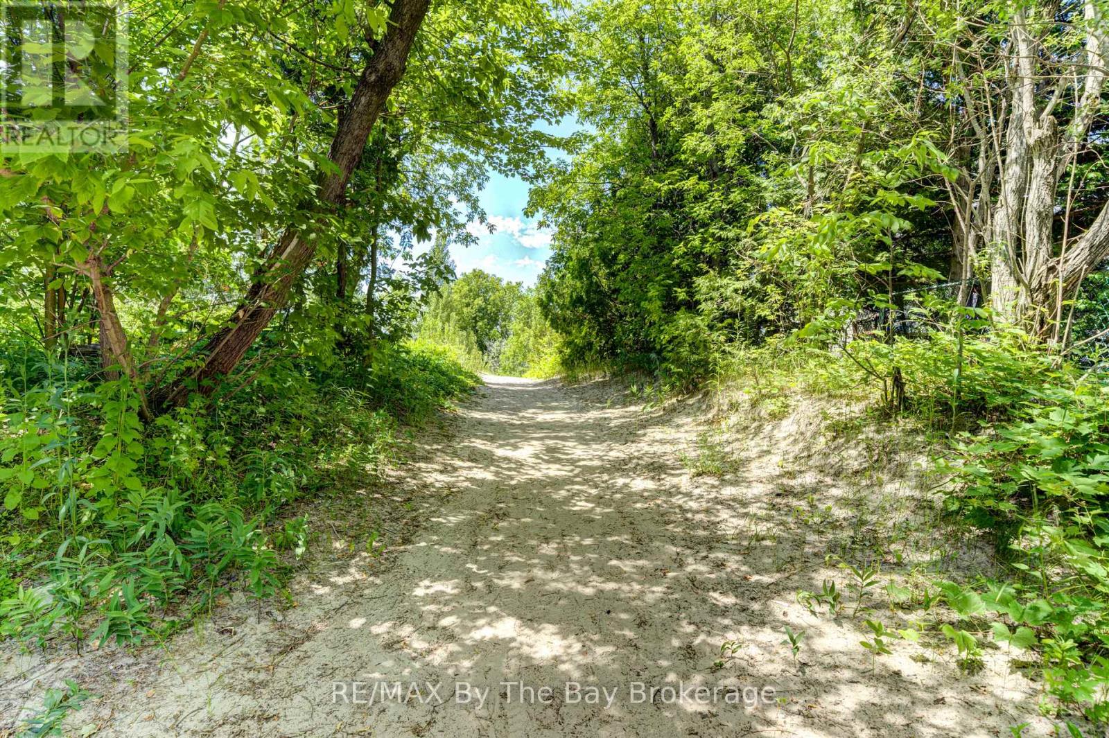 1105 Shore Lane, Wasaga Beach, Ontario  L9Z 1Z8 - Photo 12 - S12246251