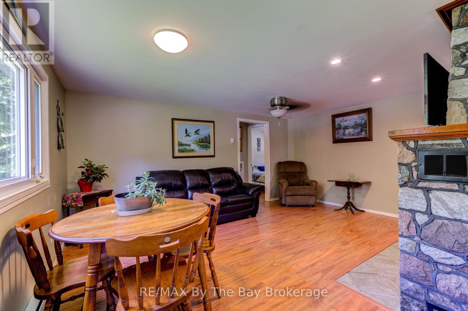 1105 Shore Lane, Wasaga Beach, Ontario  L9Z 1Z8 - Photo 14 - S12246251