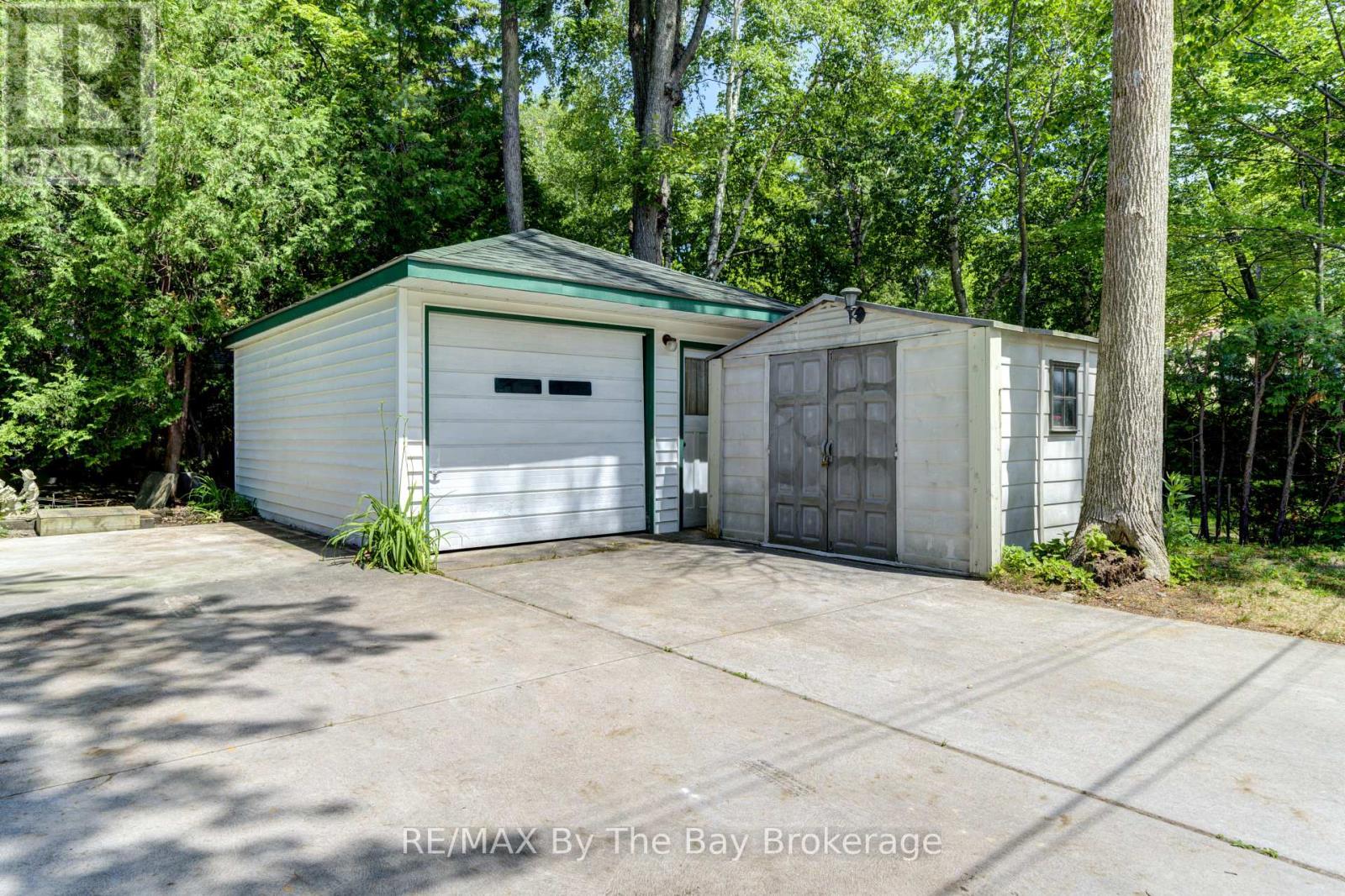 1105 Shore Lane, Wasaga Beach, Ontario  L9Z 1Z8 - Photo 24 - S12246251