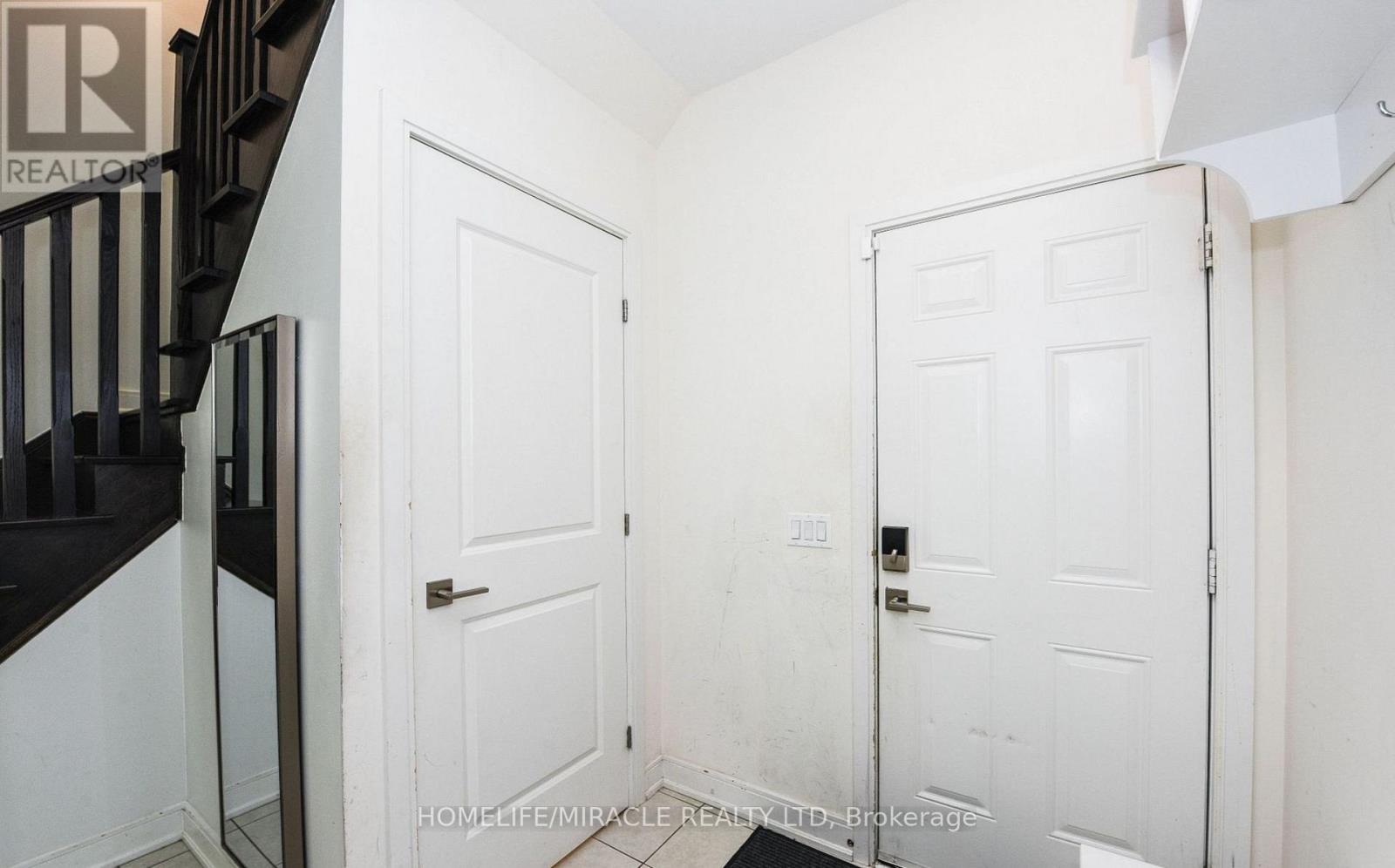 333 Veterans Drive, Brampton, Ontario  L7A 4W2 - Photo 9 - W12295297