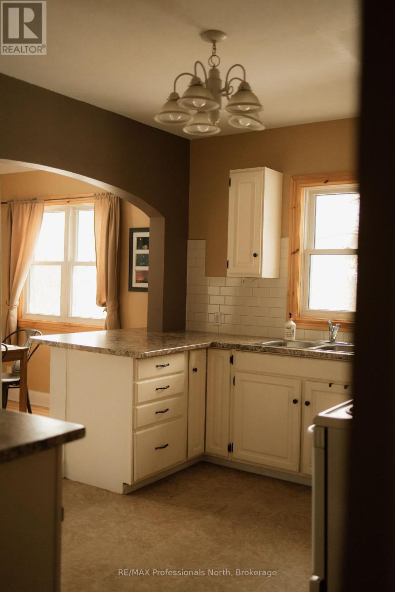259 Highland Street, Dysart Et Al, Ontario  K0M 1S0 - Photo 11 - X12295309