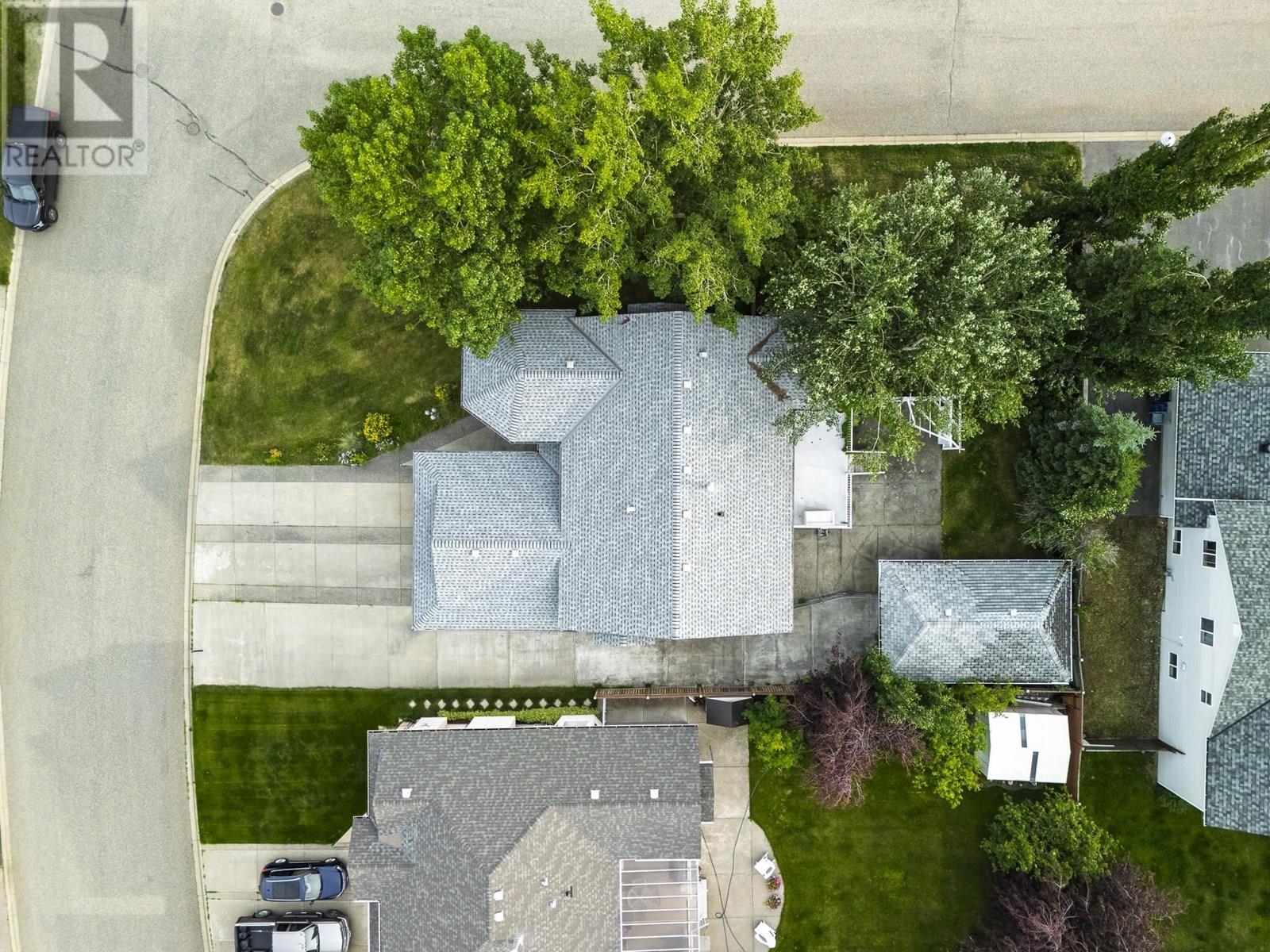 Property at 6831 WESTMOUNT DRIVE image 3