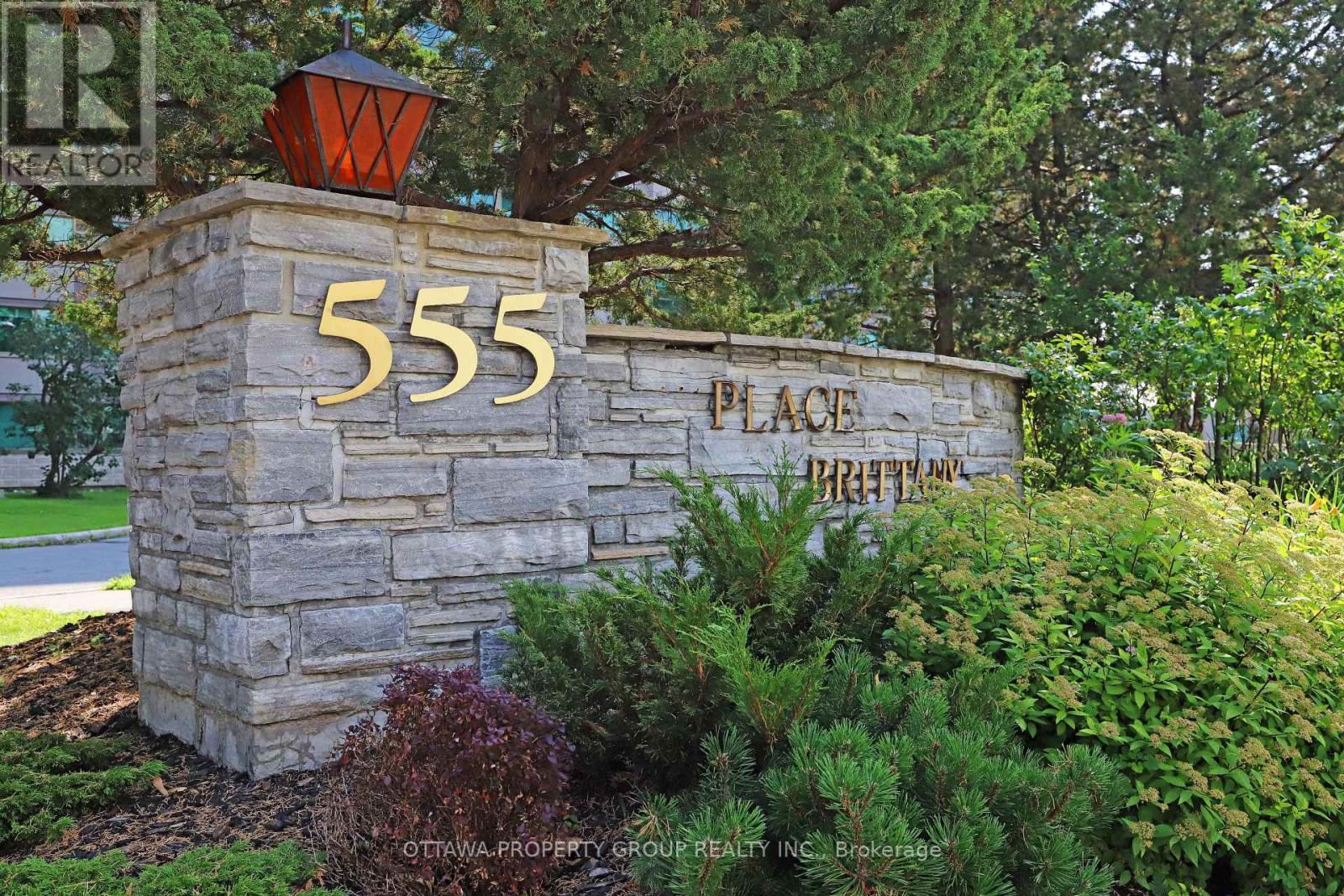 Property at 913 - 555 BRITTANY DRIVE image 3
