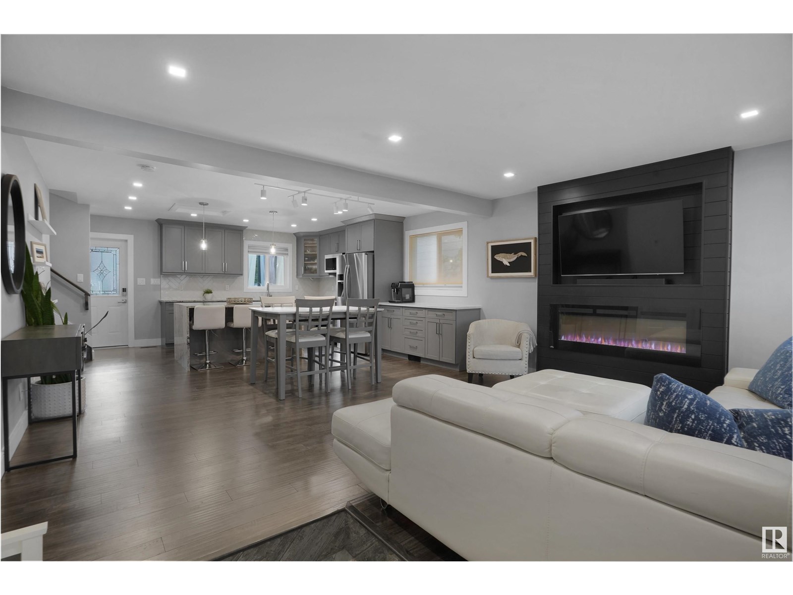 Property at 1840 35 ST NW image 3