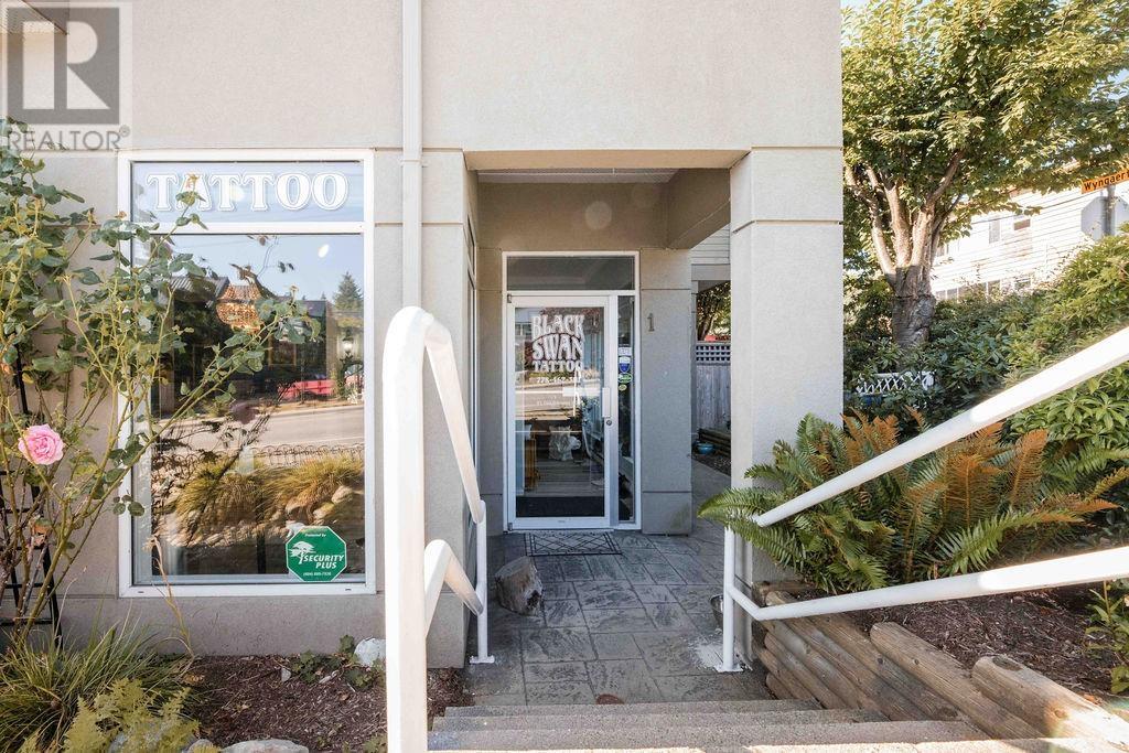 101 703 GIBSONS WAY, Gibsons, British Columbia