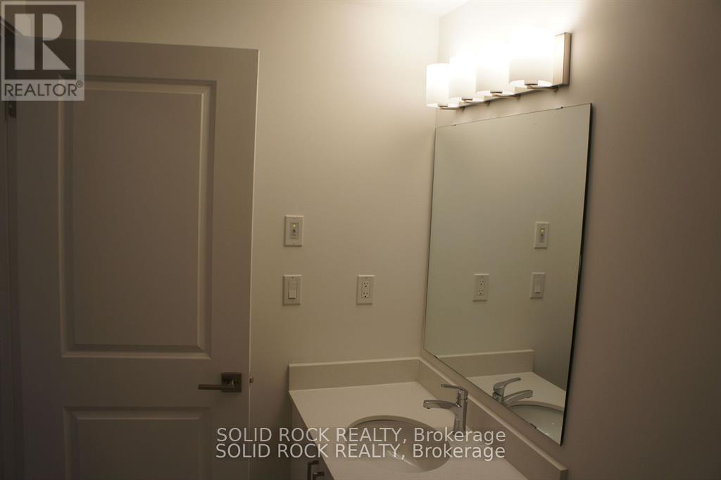 1 - 4035 Hickory Drive, Mississauga, Ontario  L4W 1L1 - Photo 17 - W12295336