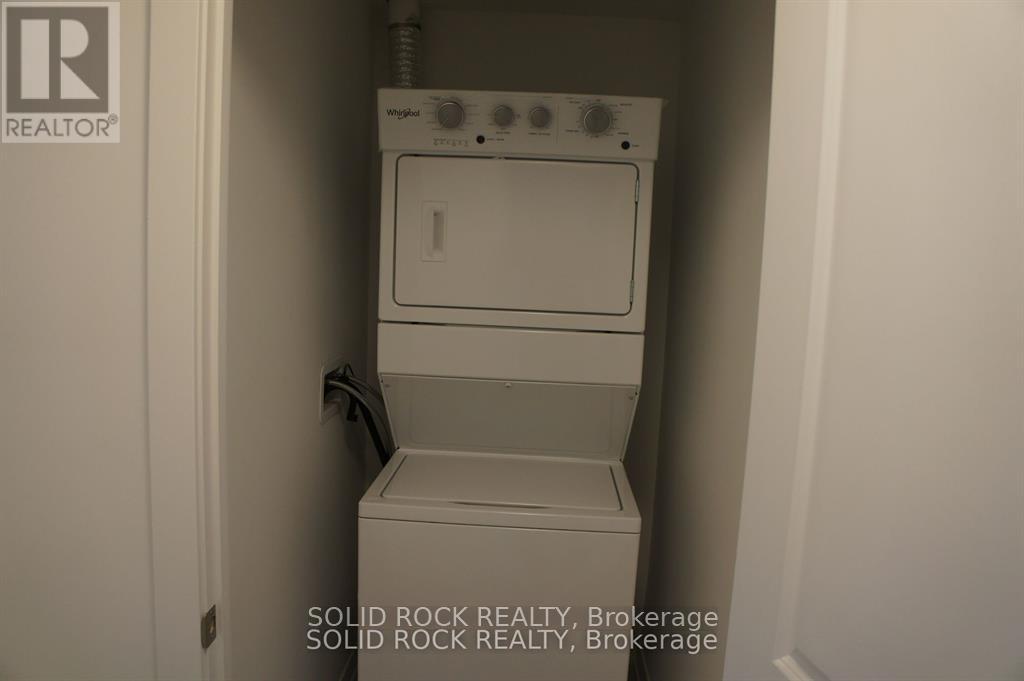 1 - 4035 Hickory Drive, Mississauga, Ontario  L4W 1L1 - Photo 9 - W12295336