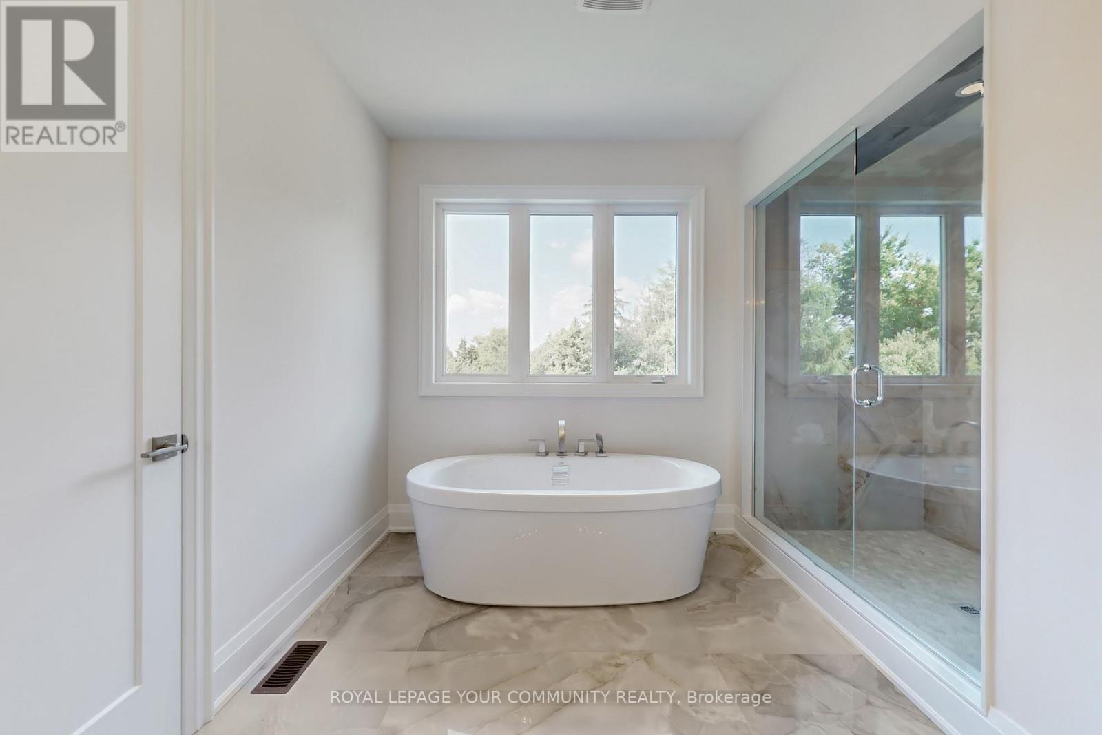 61 Milky Way Drive, Richmond Hill, Ontario  L4C 4M9 - Photo 14 - N12294269