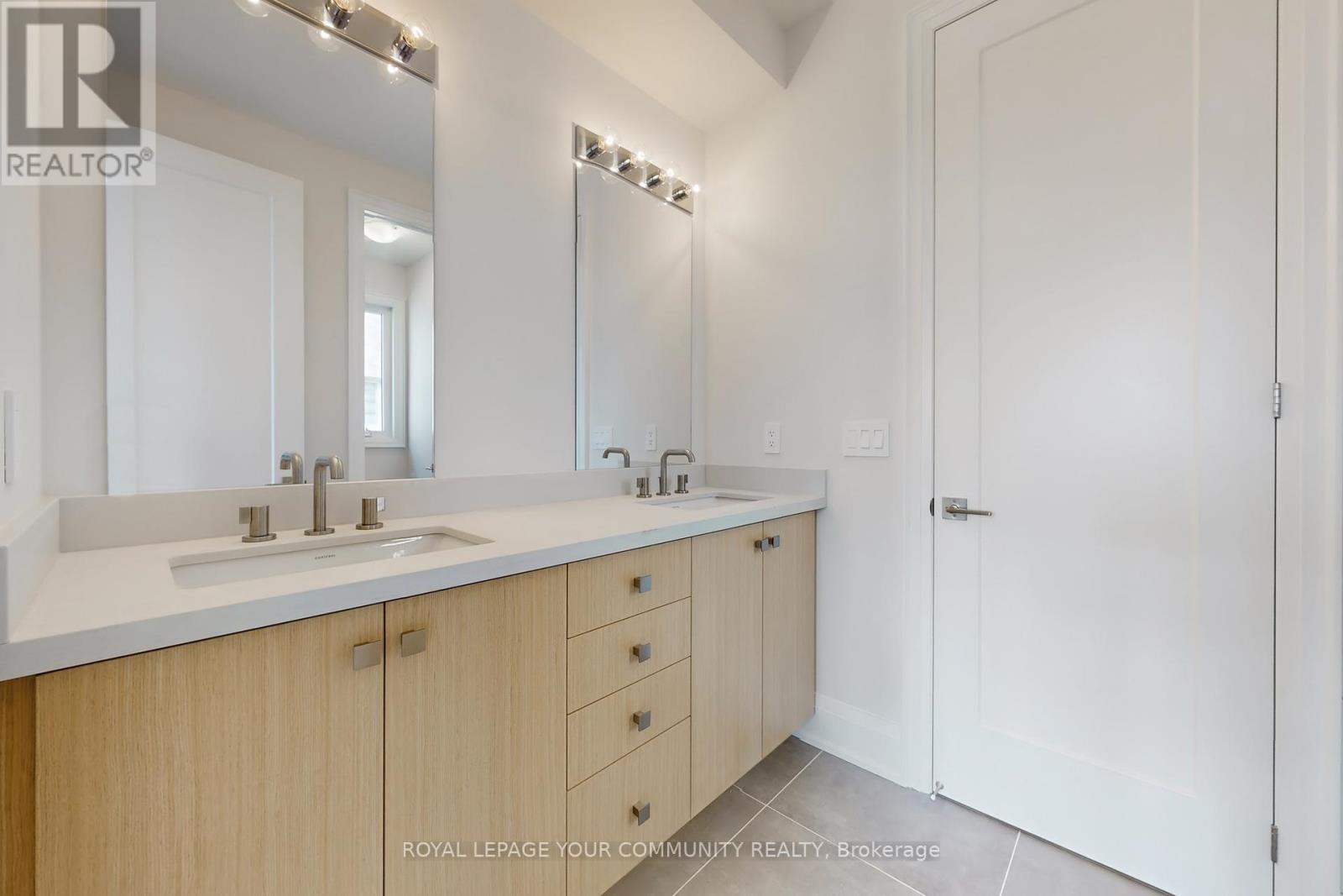 61 Milky Way Drive, Richmond Hill, Ontario  L4C 4M9 - Photo 19 - N12294269
