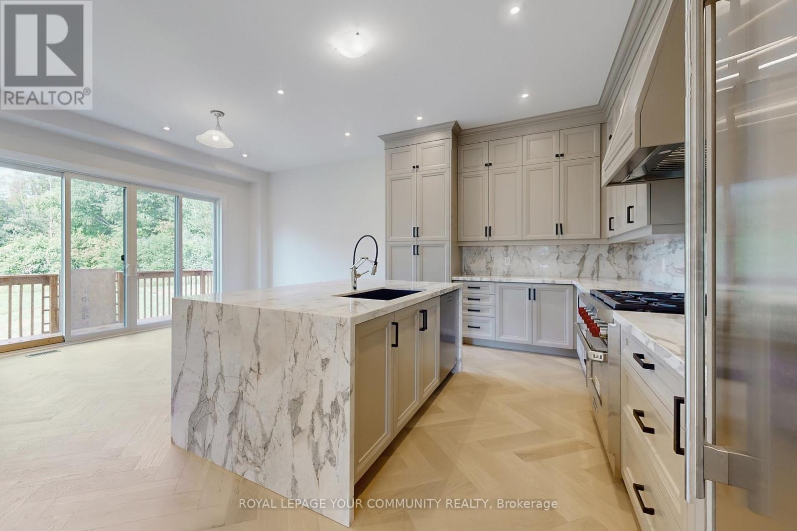 61 Milky Way Drive, Richmond Hill, Ontario  L4C 4M9 - Photo 6 - N12294269