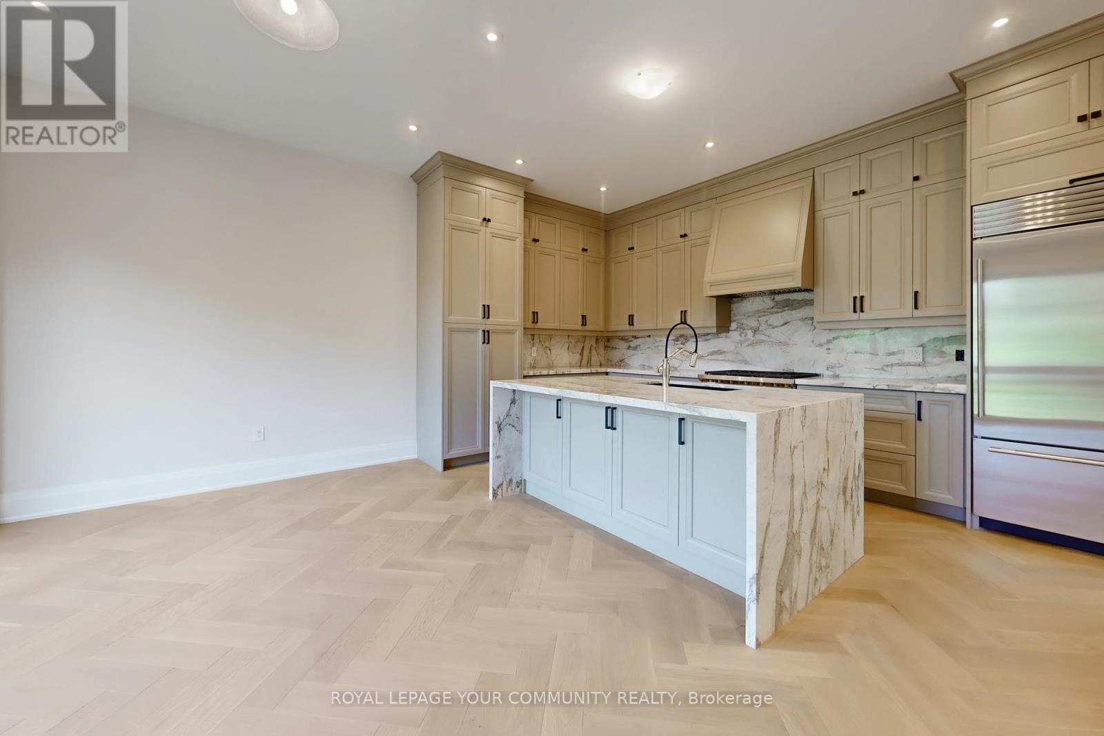 61 Milky Way Drive, Richmond Hill, Ontario  L4C 4M9 - Photo 7 - N12294269