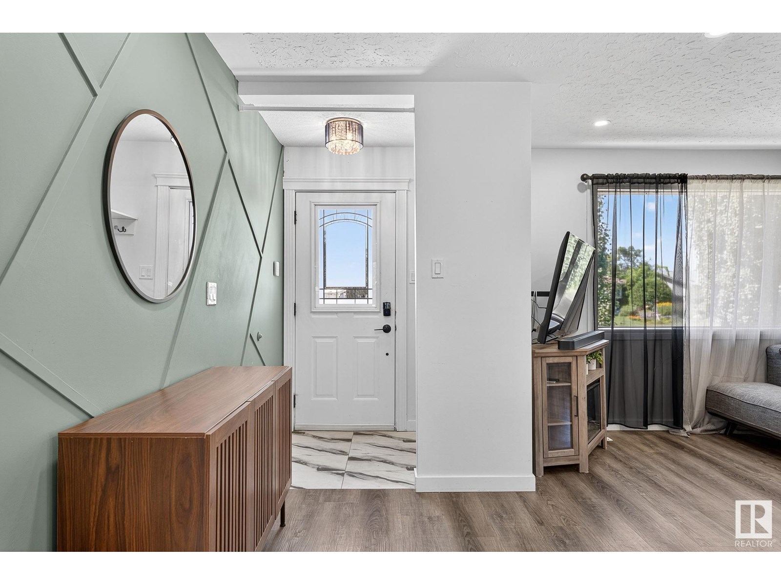 Property at 5216 97A AV NW image 3