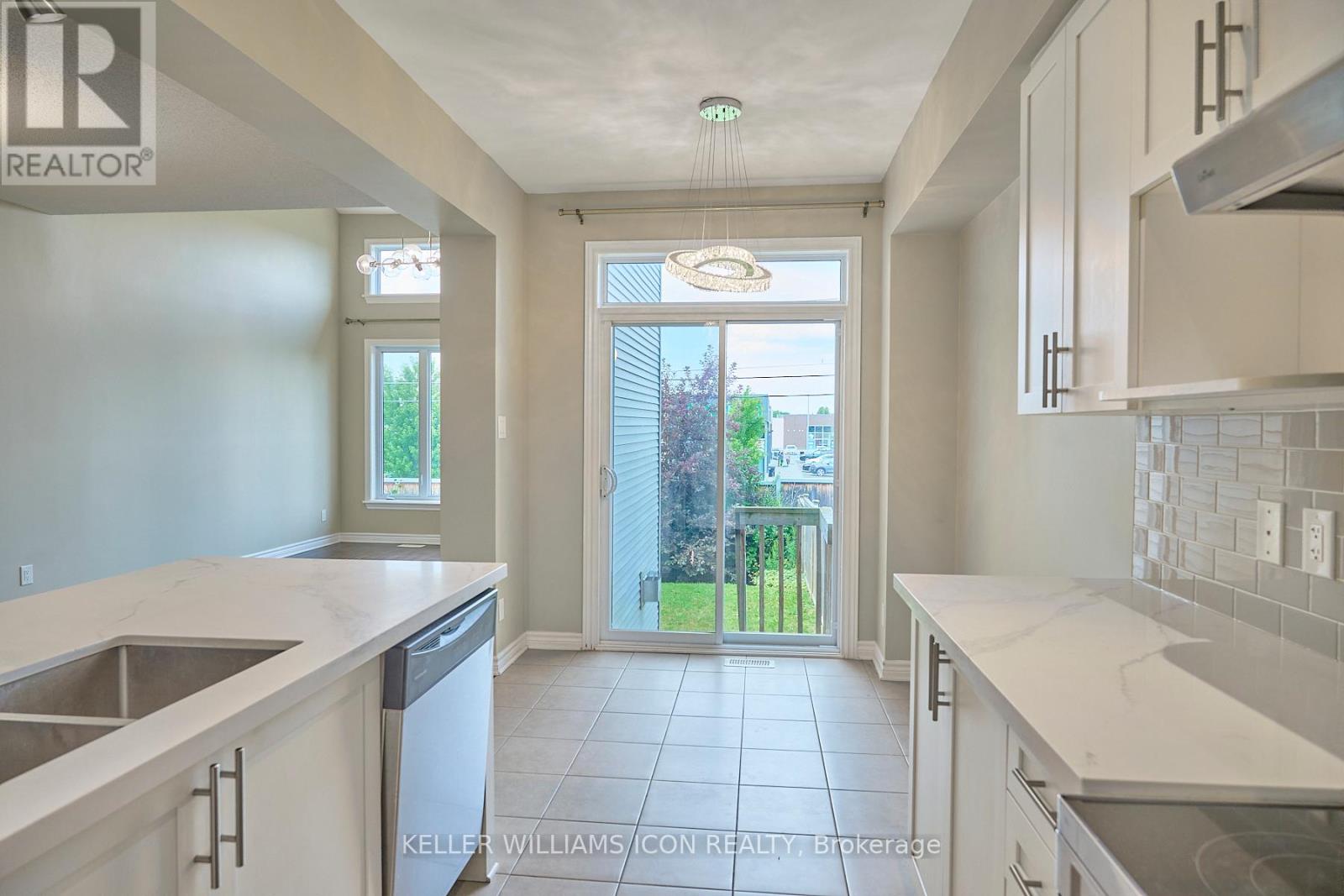 571 Remnor Avenue, Ottawa, Ontario  K2T 0A5 - Photo 17 - X12295366