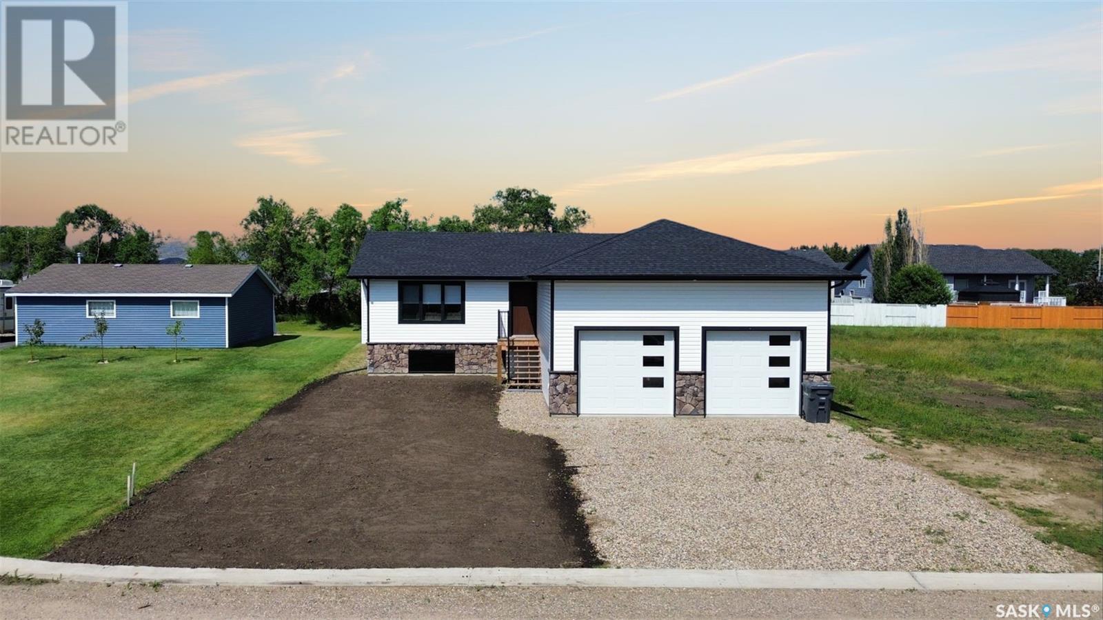 Property at 209 Willow CRESCENT image 1