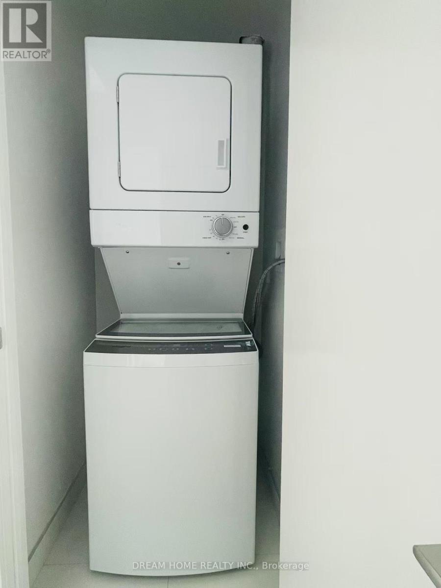 2017 - 230 Simcoe Street, Toronto, Ontario  M5T 0G7 - Photo 9 - C12295374