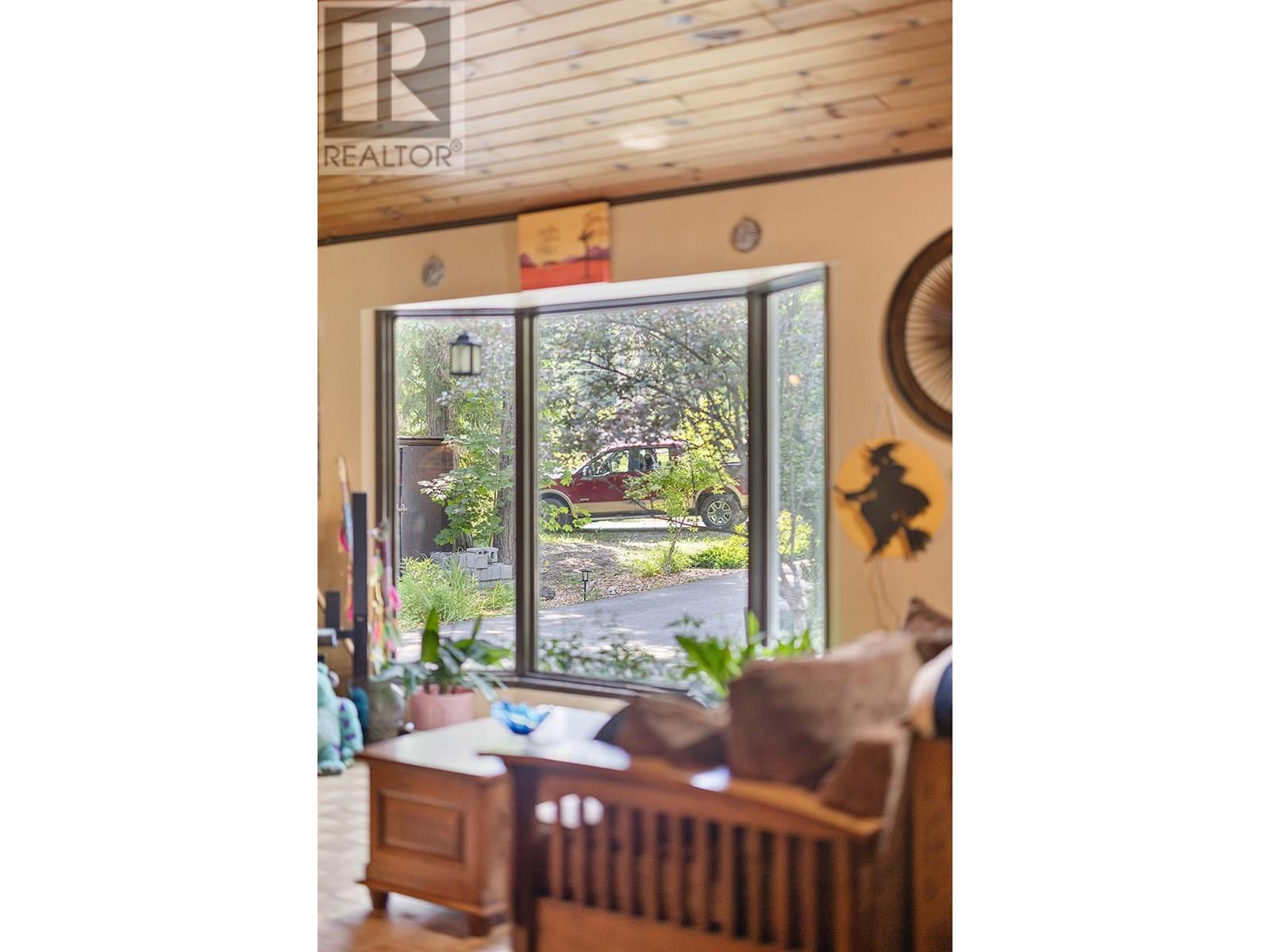 16324 Bowe Road, Crawford Bay, British Columbia  V0B 1E0 - Photo 8 - 10356617