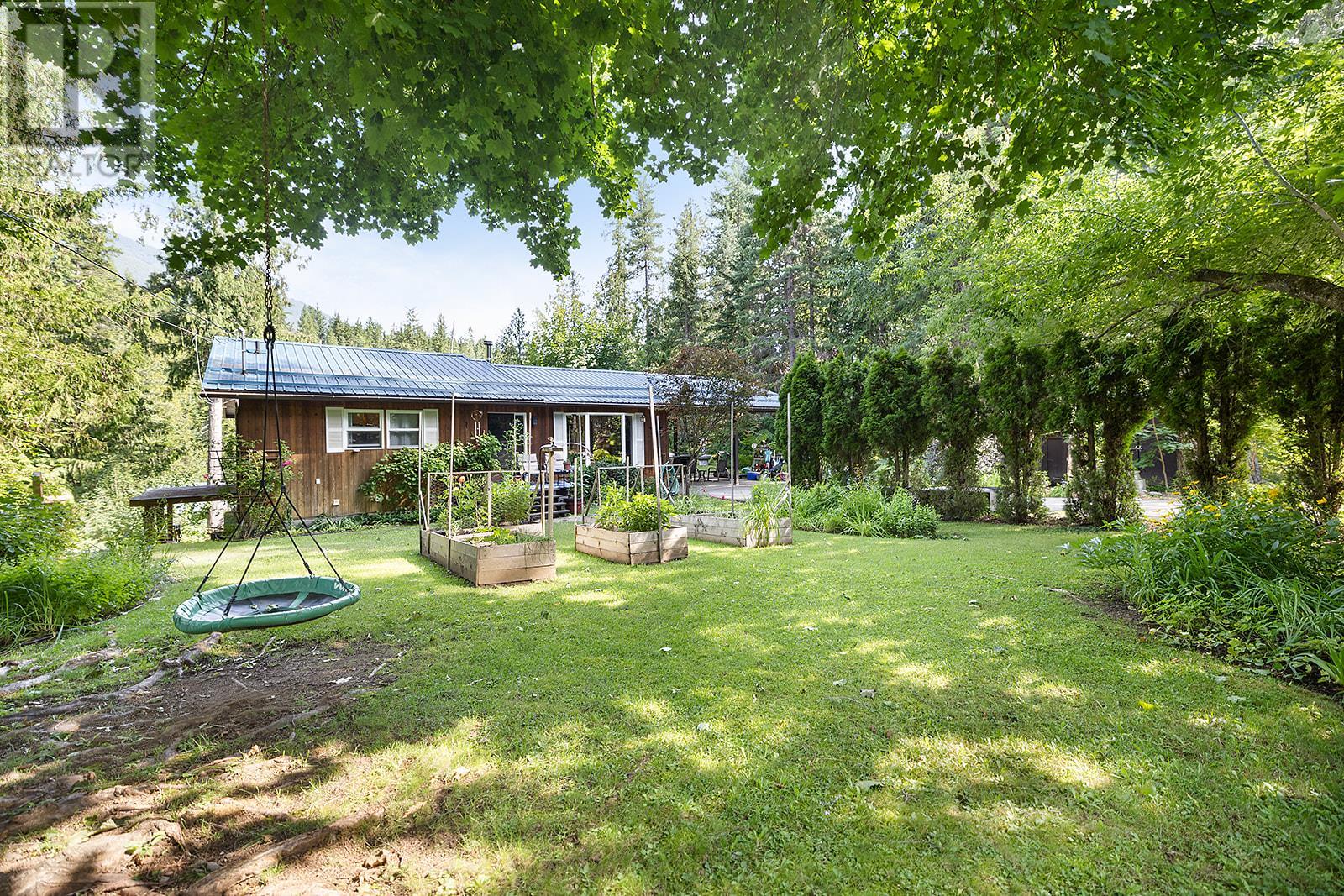 16324 Bowe Road, Crawford Bay, British Columbia  V0B 1E0 - Photo 2 - 10356617