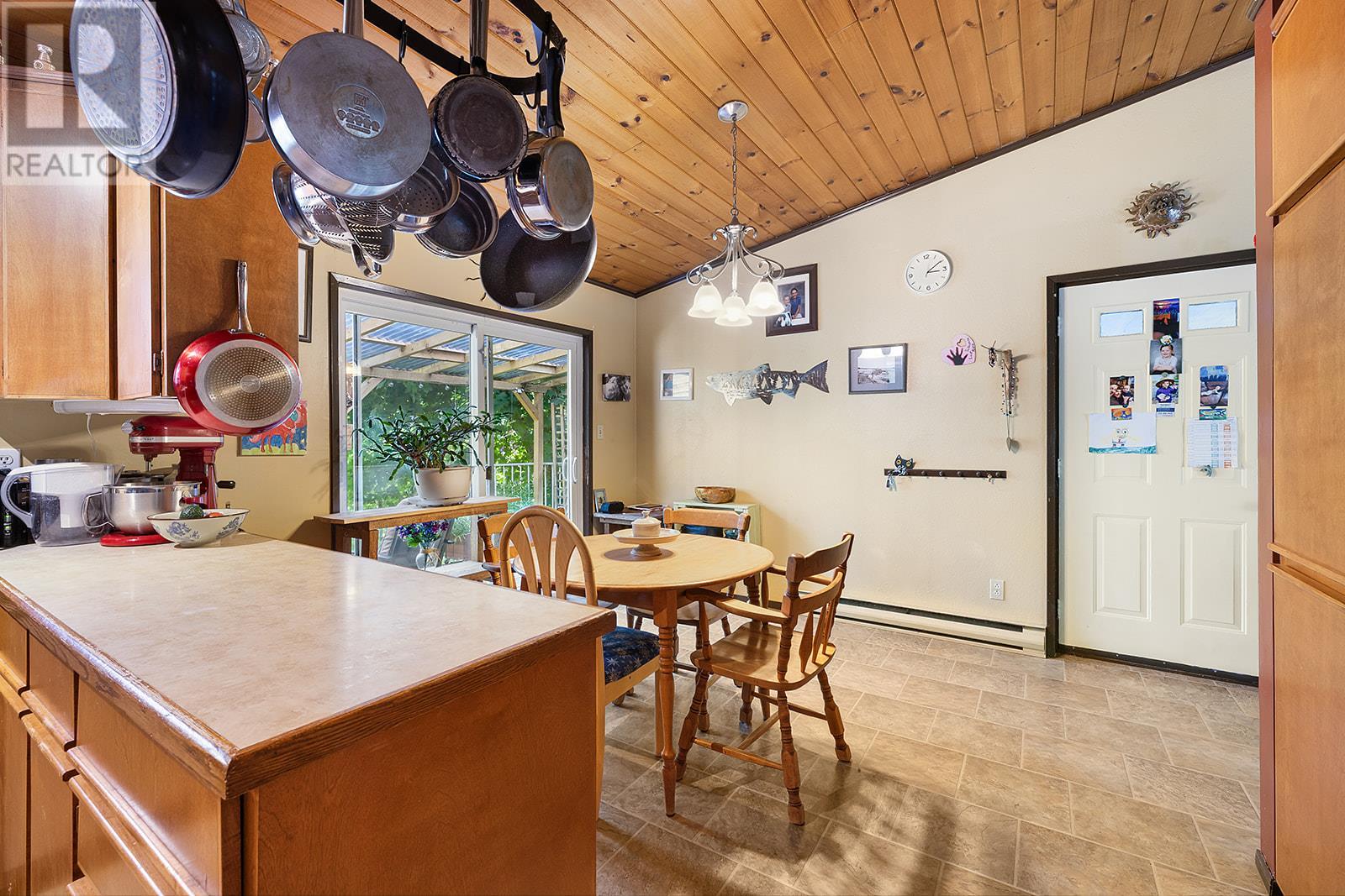 16324 Bowe Road, Crawford Bay, British Columbia  V0B 1E0 - Photo 17 - 10356617