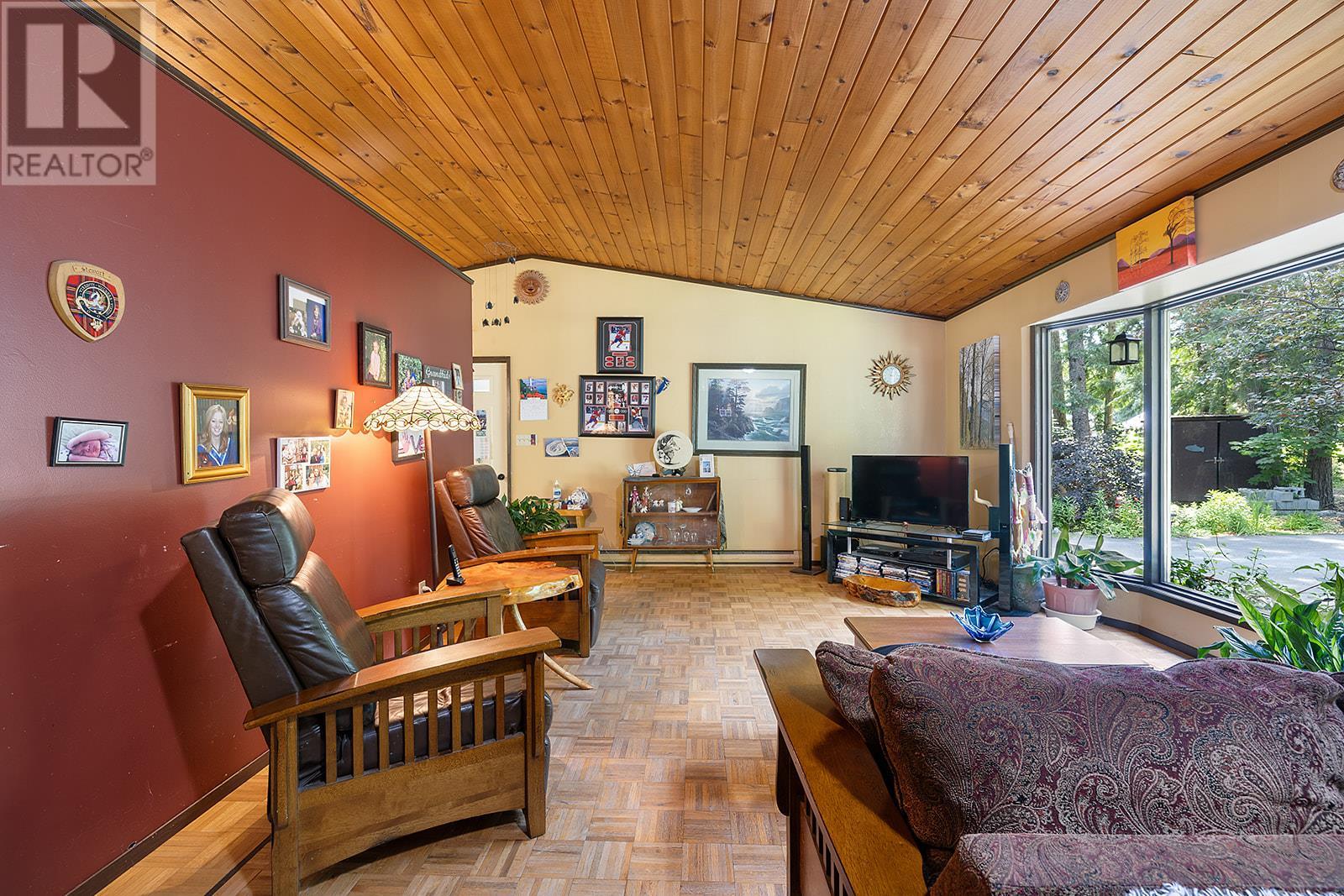 16324 Bowe Road, Crawford Bay, British Columbia  V0B 1E0 - Photo 7 - 10356617