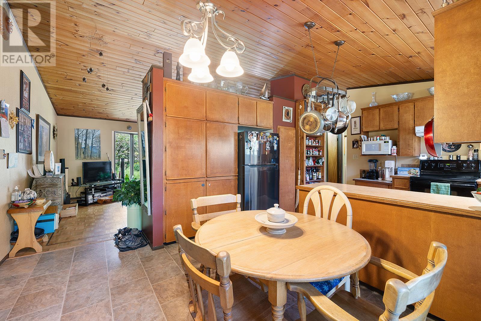 16324 Bowe Road, Crawford Bay, British Columbia  V0B 1E0 - Photo 13 - 10356617