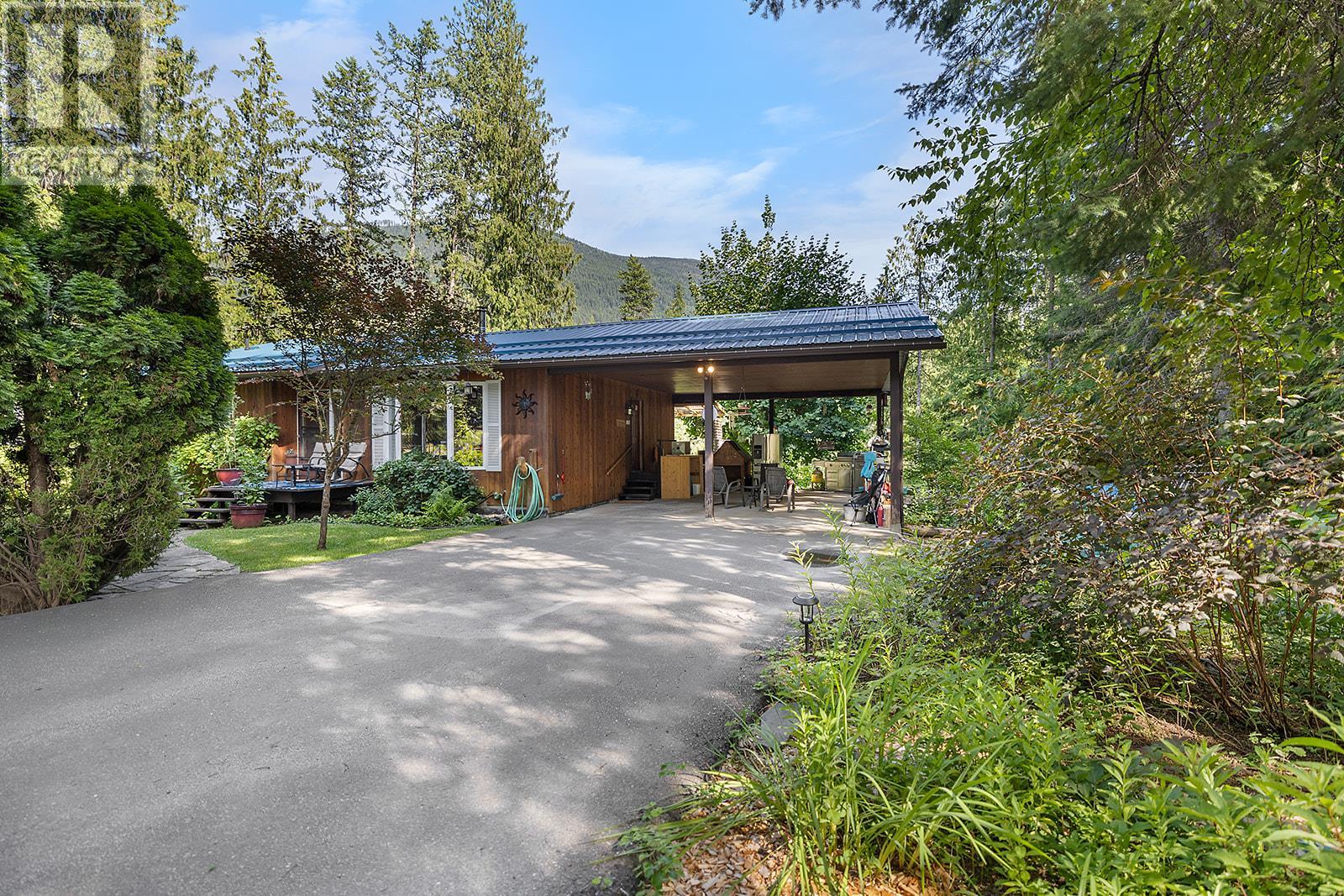 16324 Bowe Road, crawford bay, British Columbia