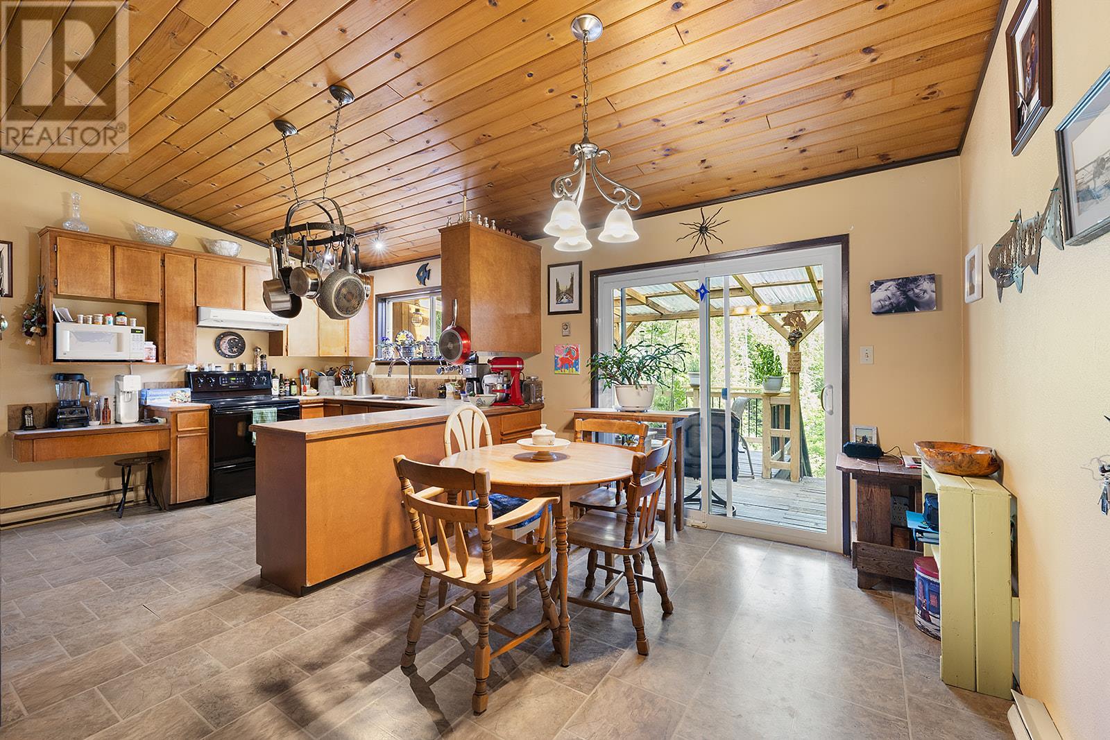 16324 Bowe Road, Crawford Bay, British Columbia  V0B 1E0 - Photo 14 - 10356617