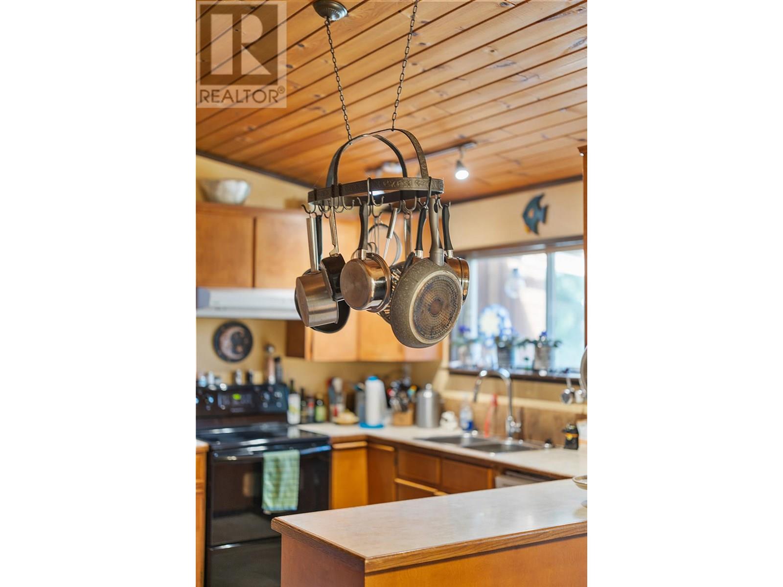 16324 Bowe Road, Crawford Bay, British Columbia  V0B 1E0 - Photo 16 - 10356617