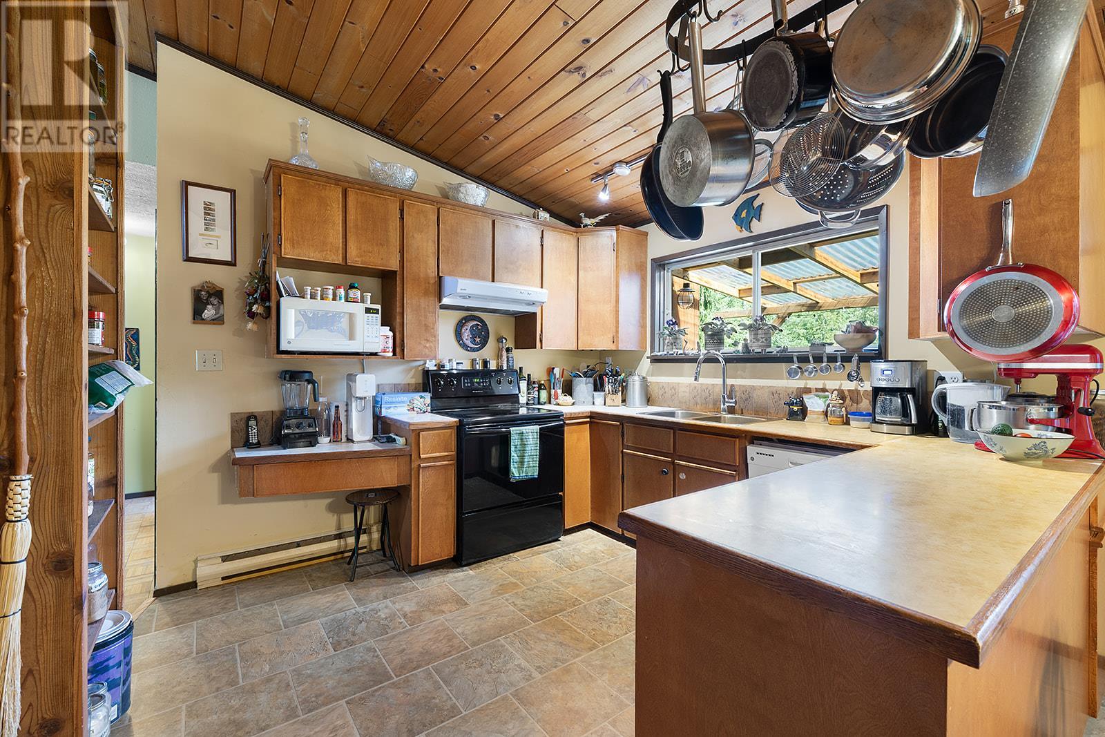 16324 Bowe Road, Crawford Bay, British Columbia  V0B 1E0 - Photo 15 - 10356617