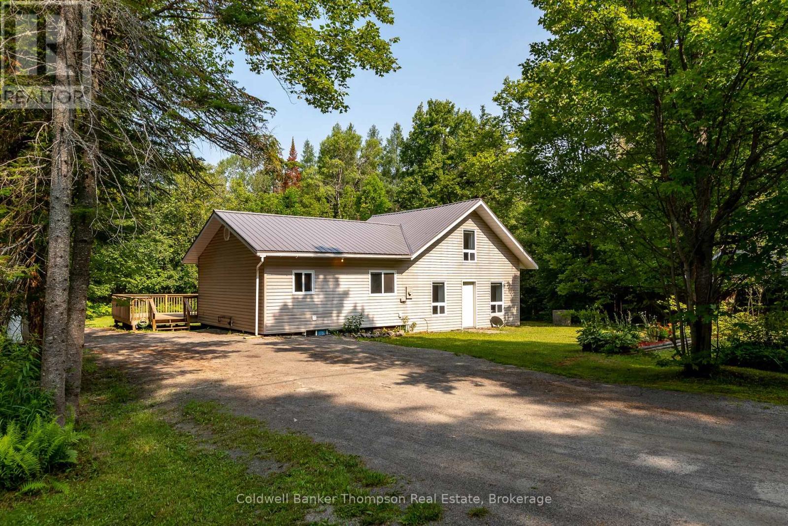 1980 Lone Pine Drive, Huntsville, Ontario  P0B 1L0 - Photo 1 - X12295408
