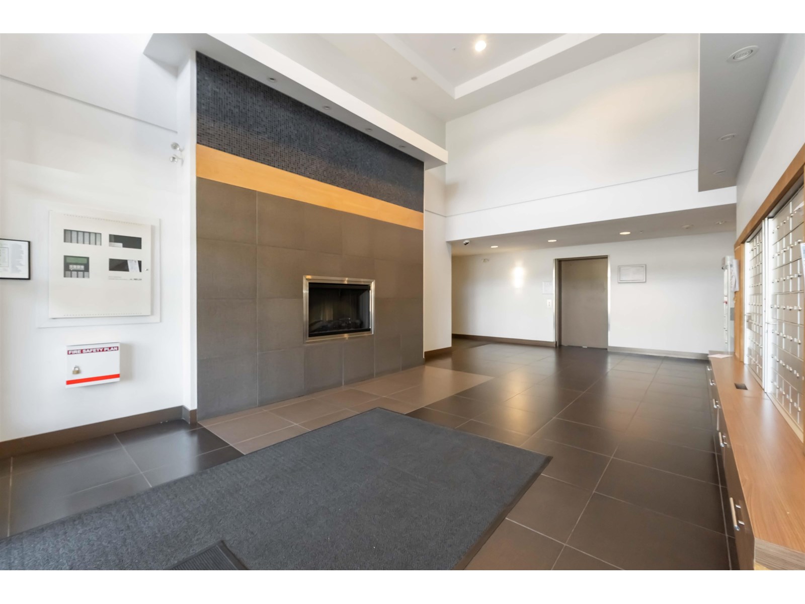 216 13555 Gateway Drive, Surrey, British Columbia  V3T 0B5 - Photo 4 - R3025864