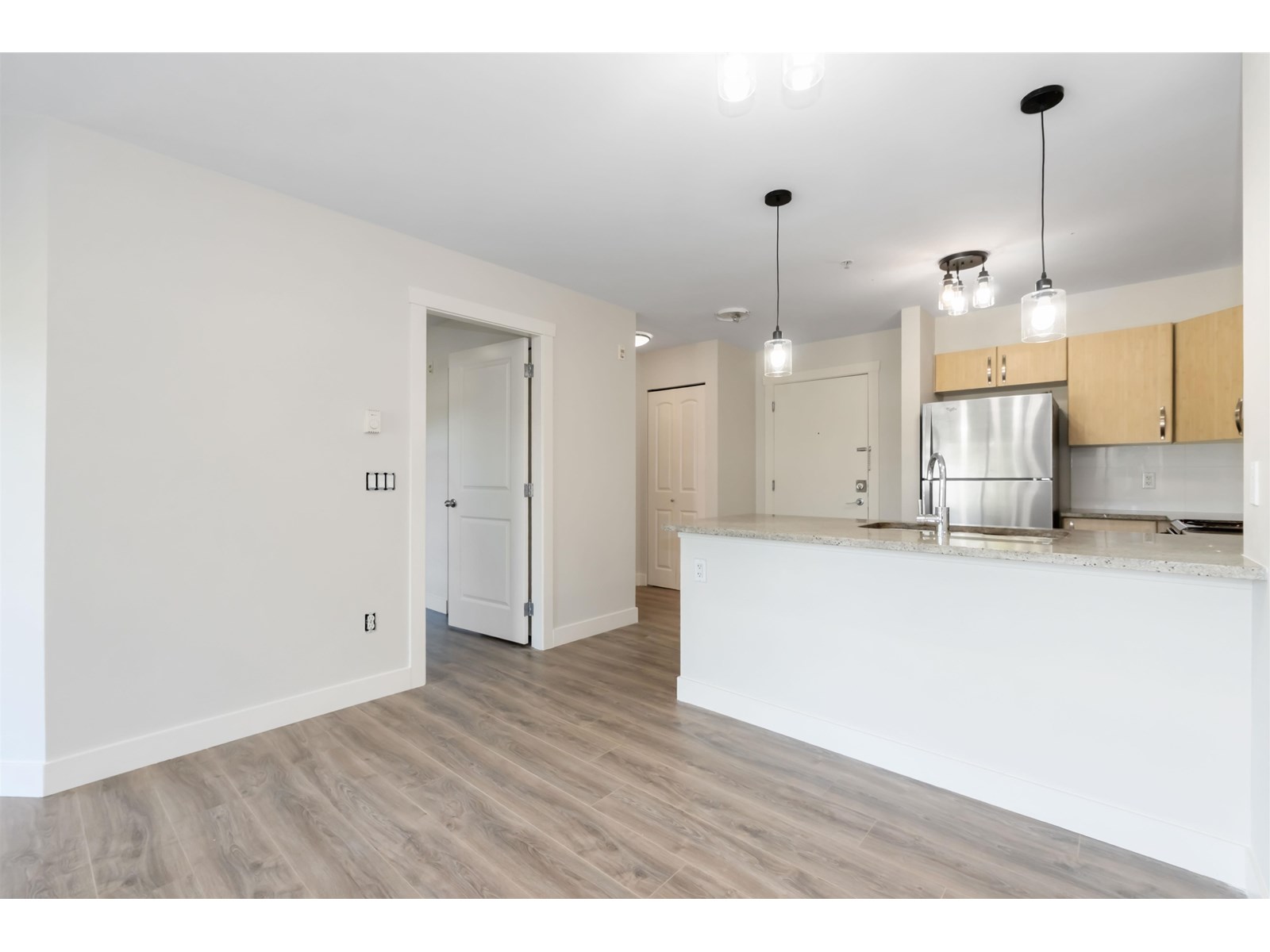 216 13555 Gateway Drive, Surrey, British Columbia  V3T 0B5 - Photo 8 - R3025864