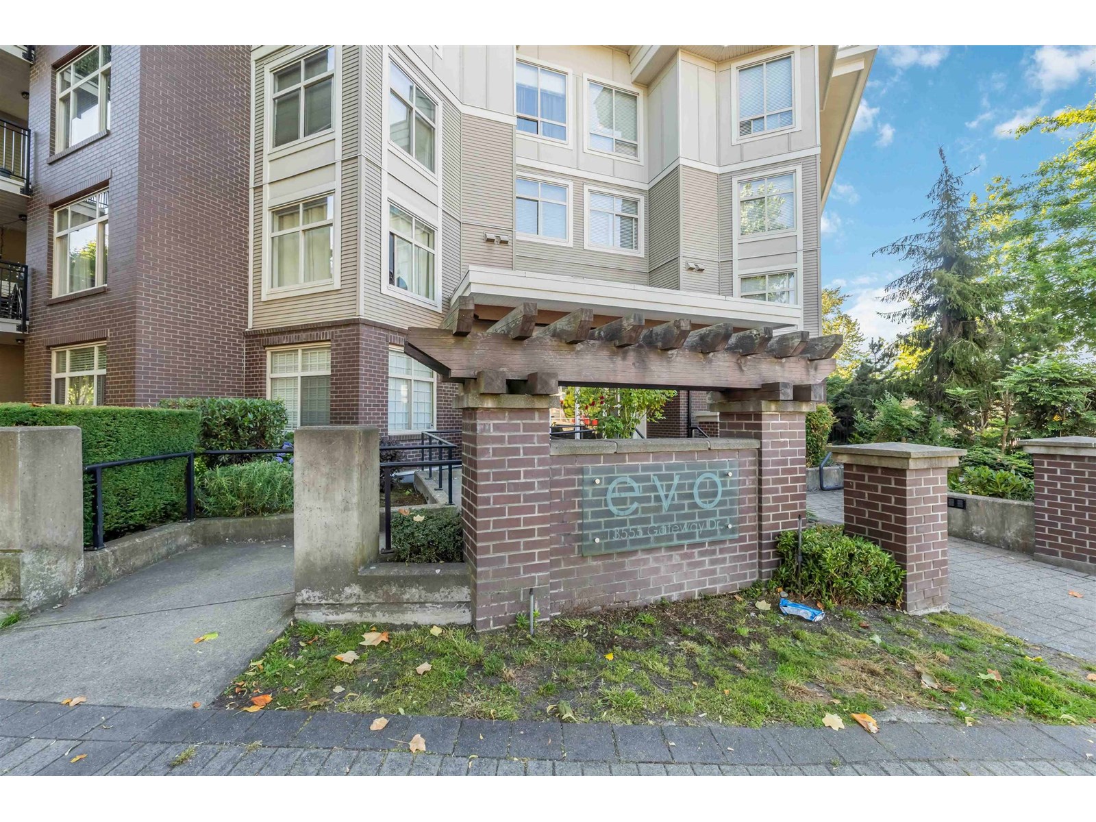 216 13555 Gateway Drive, Surrey, British Columbia  V3T 0B5 - Photo 31 - R3025864
