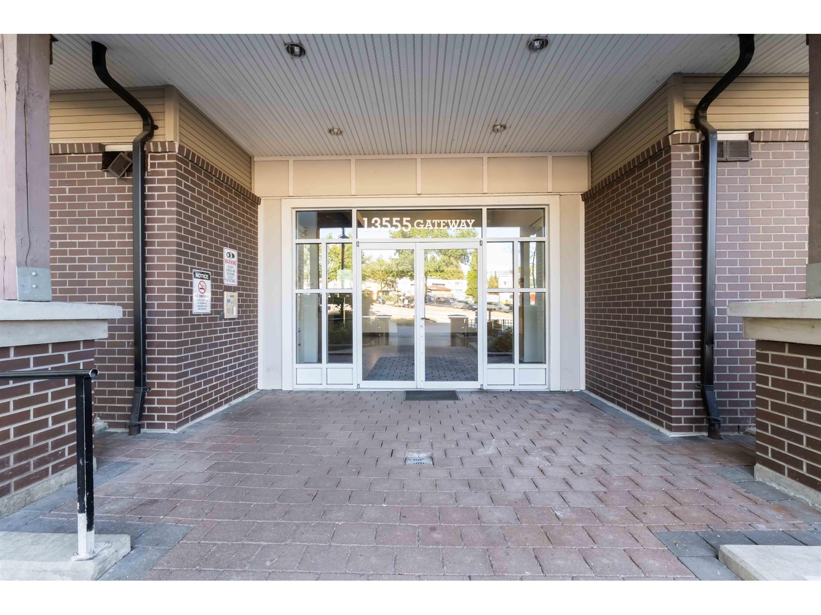 216 13555 Gateway Drive, Surrey, British Columbia  V3T 0B5 - Photo 3 - R3025864