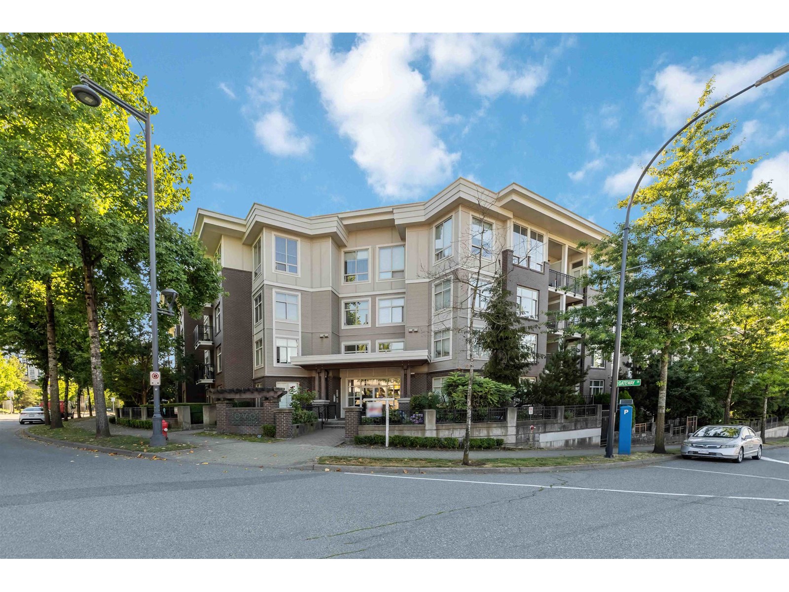 216 13555 Gateway Drive, Surrey, British Columbia  V3T 0B5 - Photo 2 - R3025864