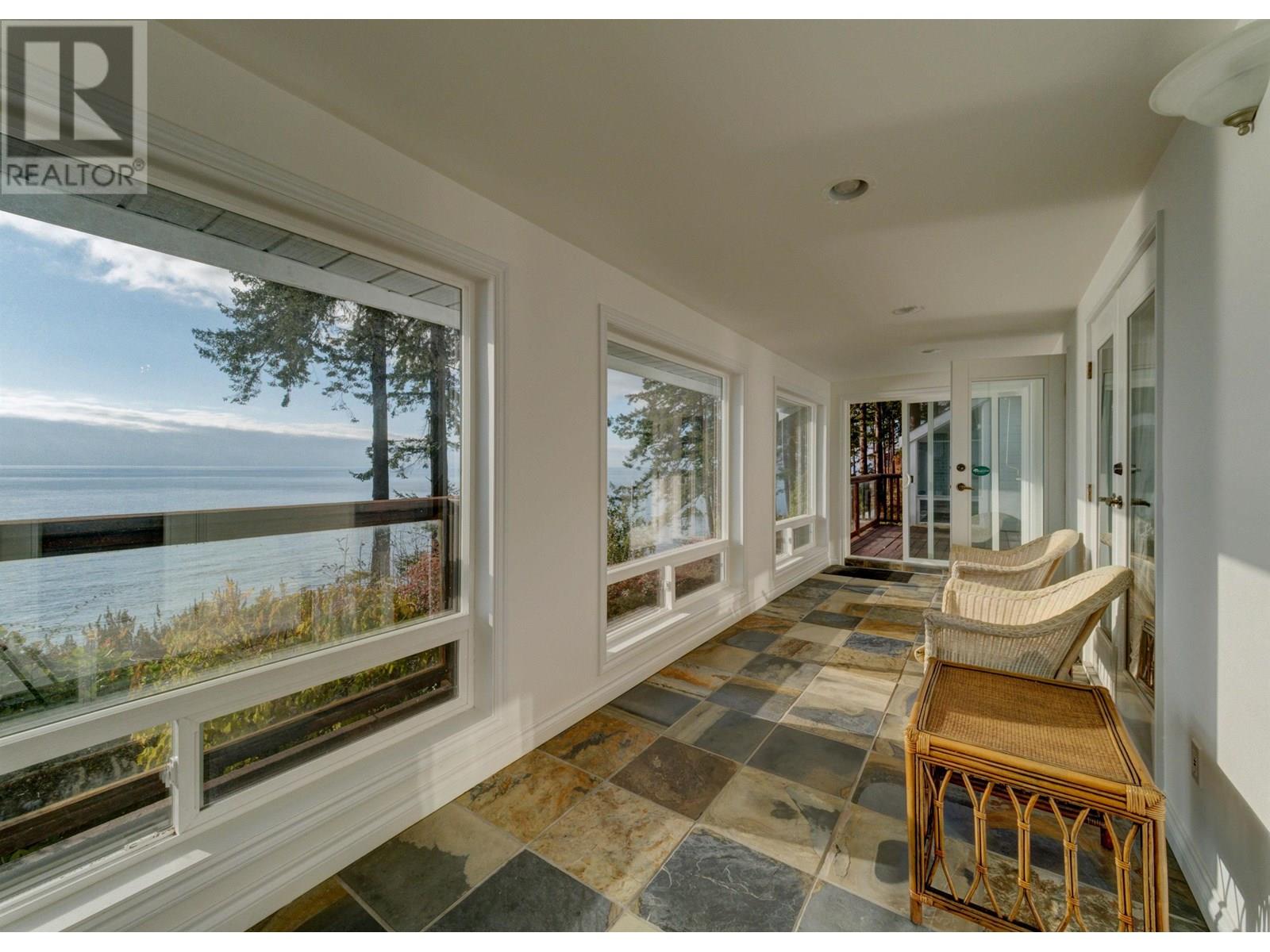 2525 Lower Road, Roberts Creek, British Columbia  V0N 2W4 - Photo 31 - R3017827