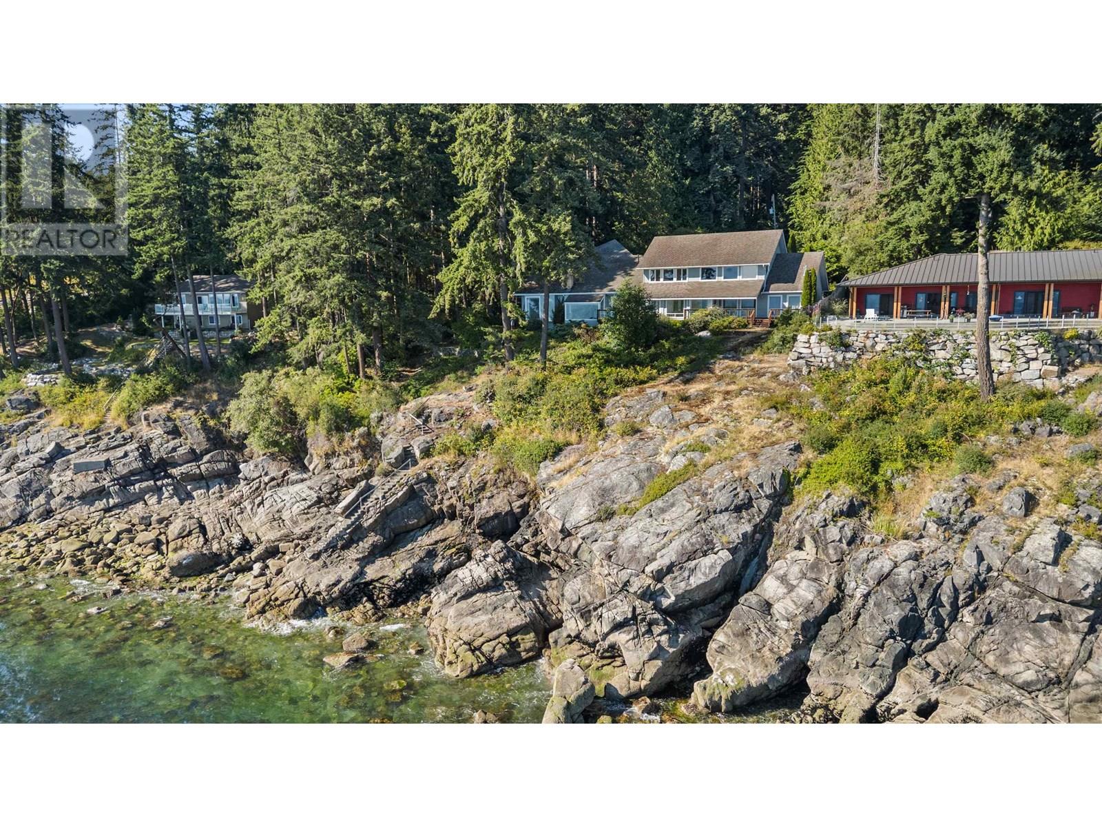 2525 Lower Road, Roberts Creek, British Columbia  V0N 2W4 - Photo 2 - R3017827