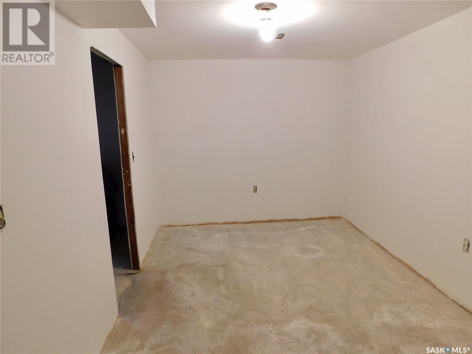 606 Leeville Drive, Assiniboia, Saskatchewan  S0H 0B0 - Photo 16 - SK008181