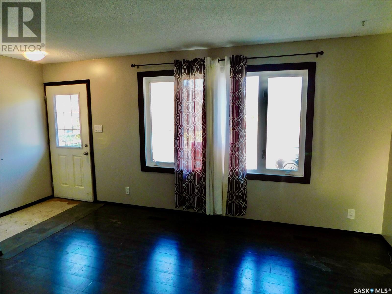 606 Leeville Drive, Assiniboia, Saskatchewan  S0H 0B0 - Photo 4 - SK008181
