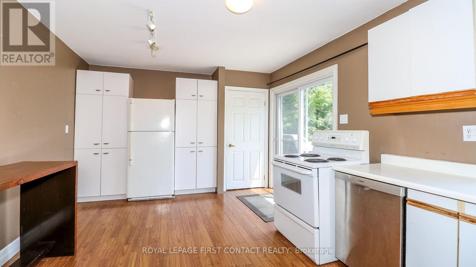 953 Ridge Road W, Oro-Medonte, Ontario  L0L 2E0 - Photo 12 - S12295430