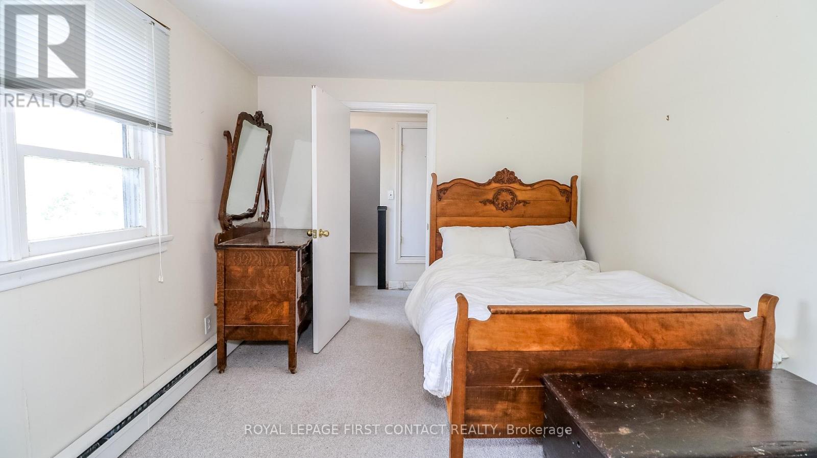 953 Ridge Road W, Oro-Medonte, Ontario  L0L 2E0 - Photo 15 - S12295430