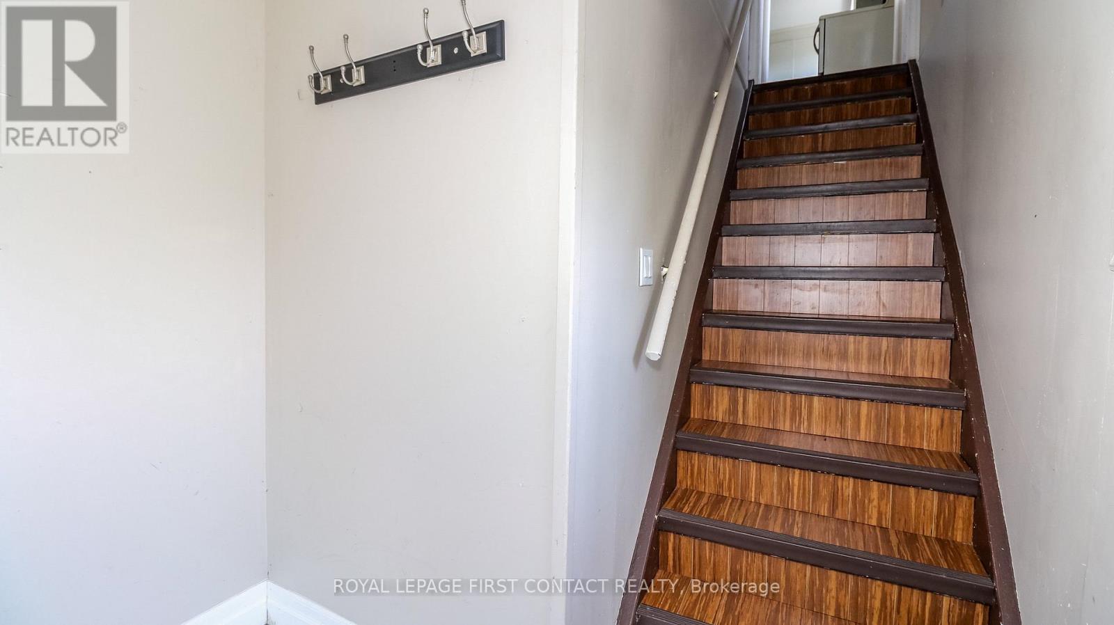 953 Ridge Road W, Oro-Medonte, Ontario  L0L 2E0 - Photo 22 - S12295430