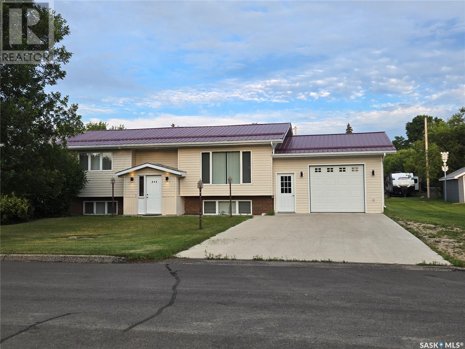 215 Heward Street, Stoughton, Saskatchewan  S0G 4T0 - Photo 1 - SK012948